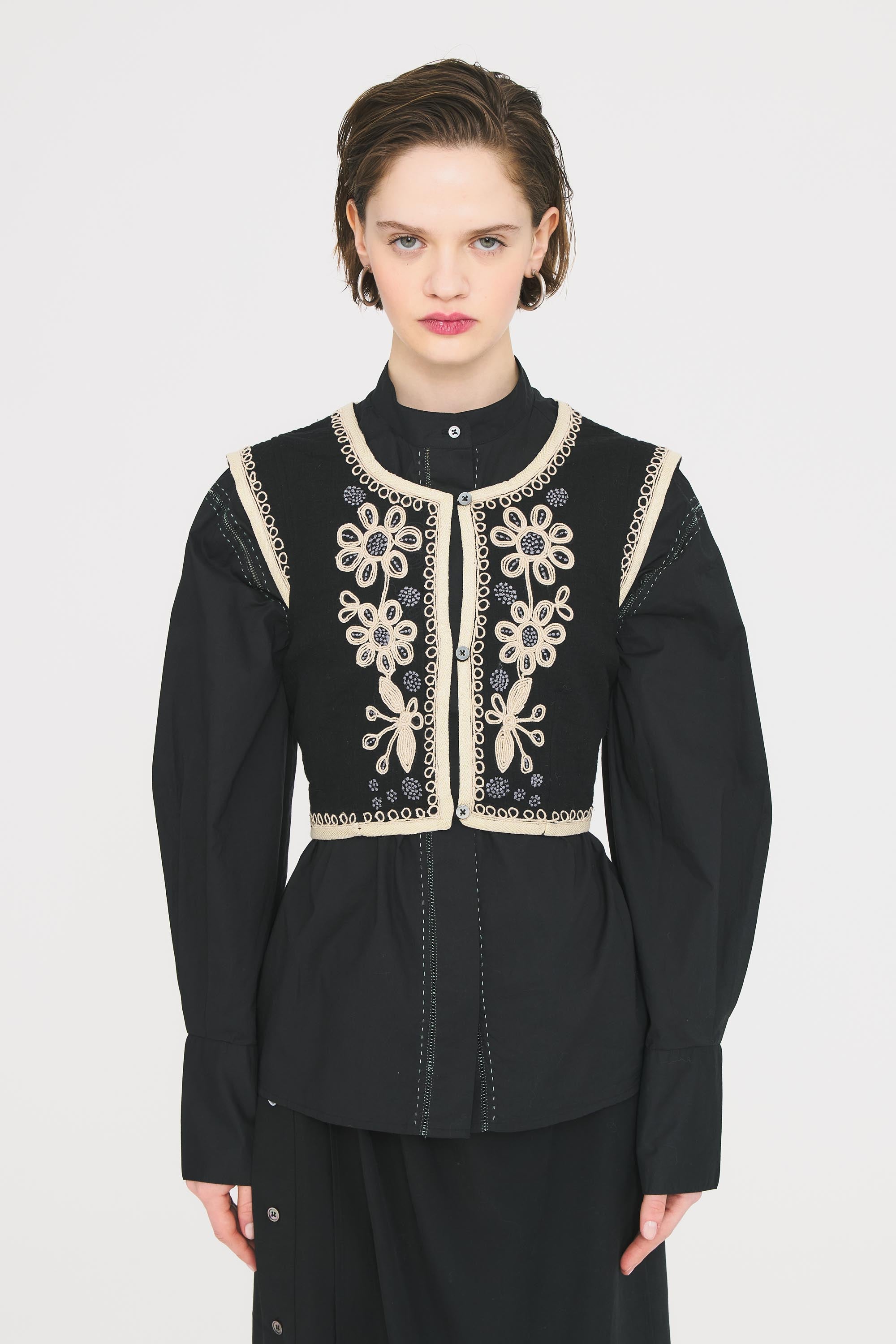 Nohi vest