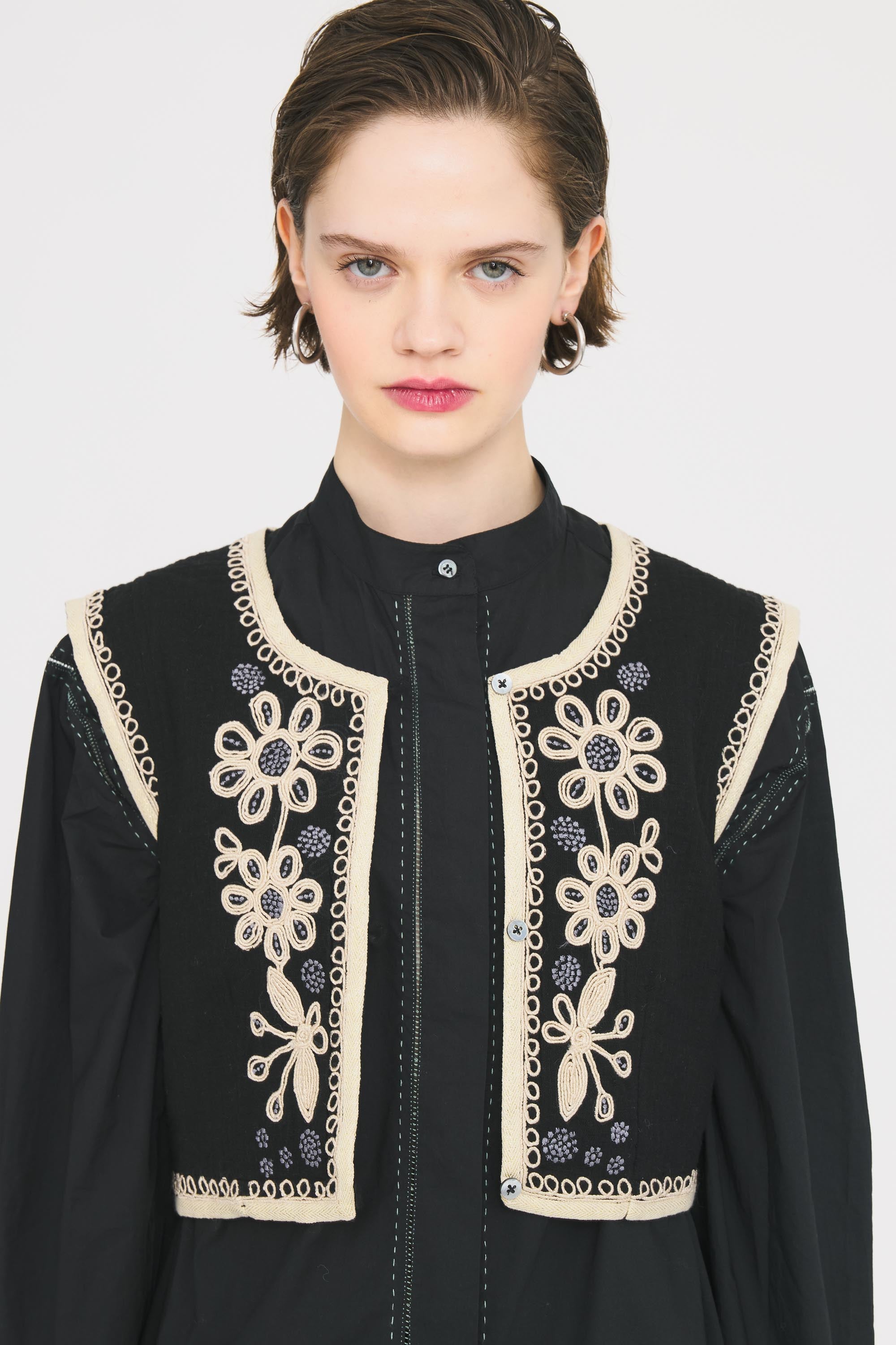 Nohi vest