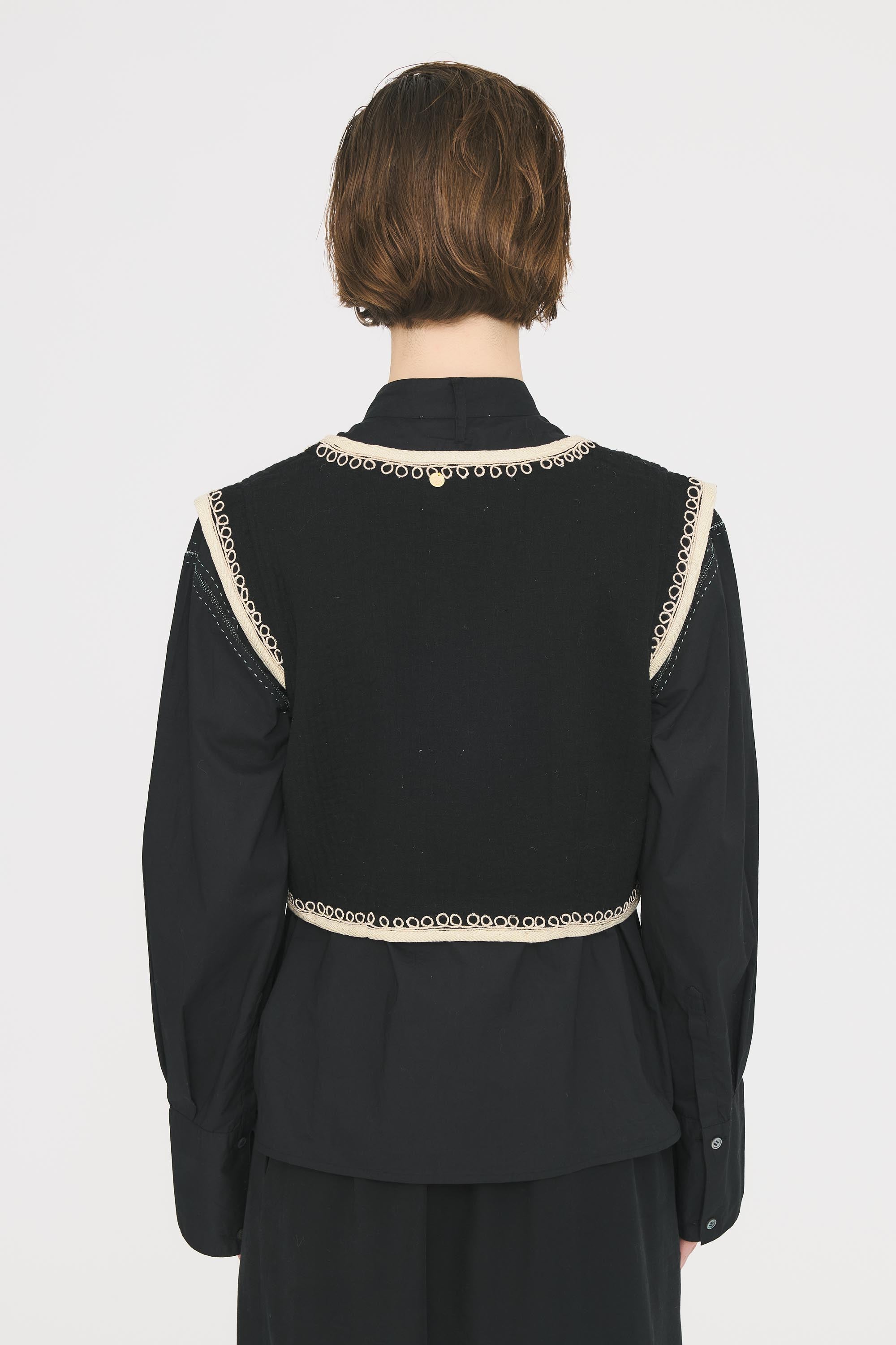 Nohi vest