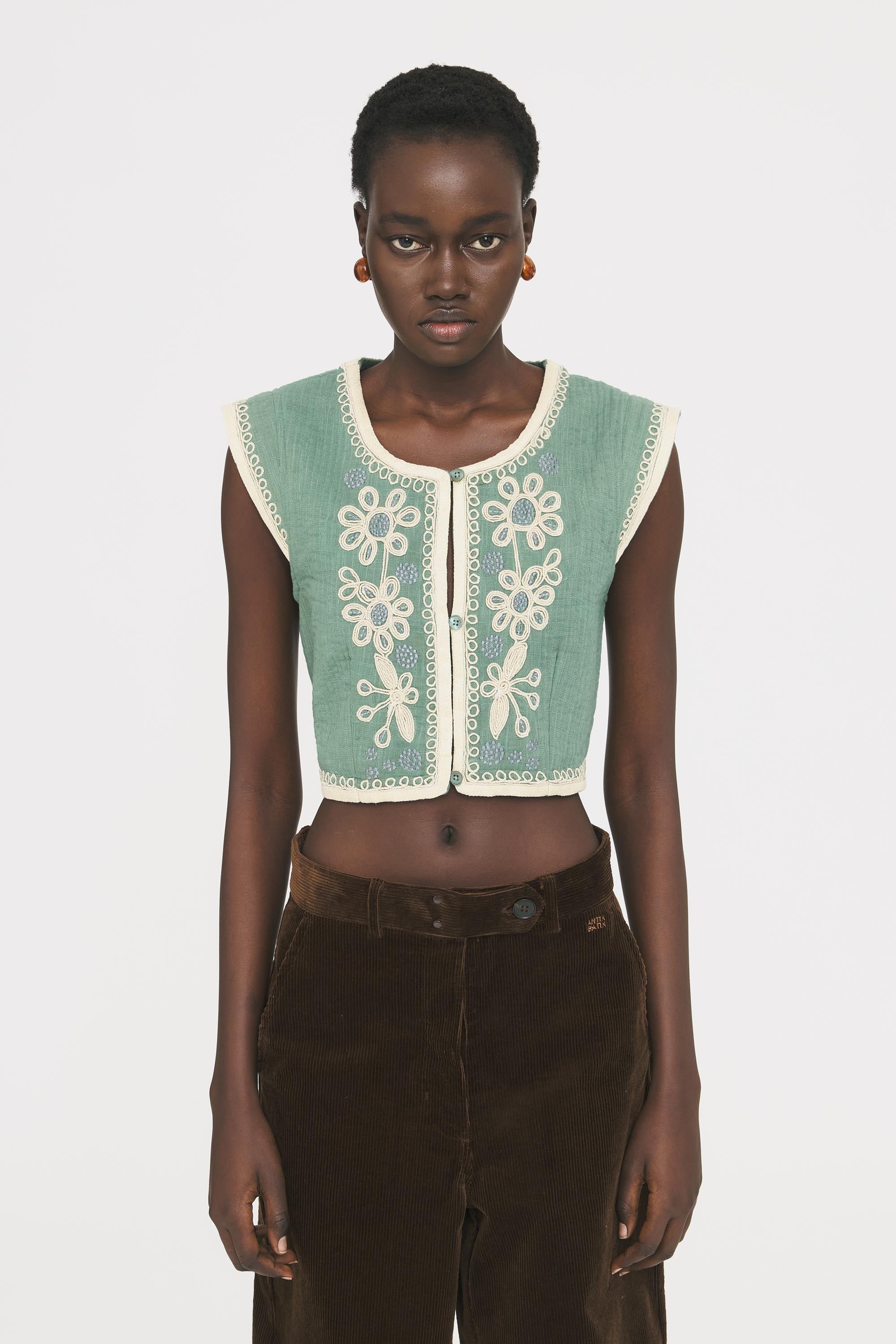 Nohi vest