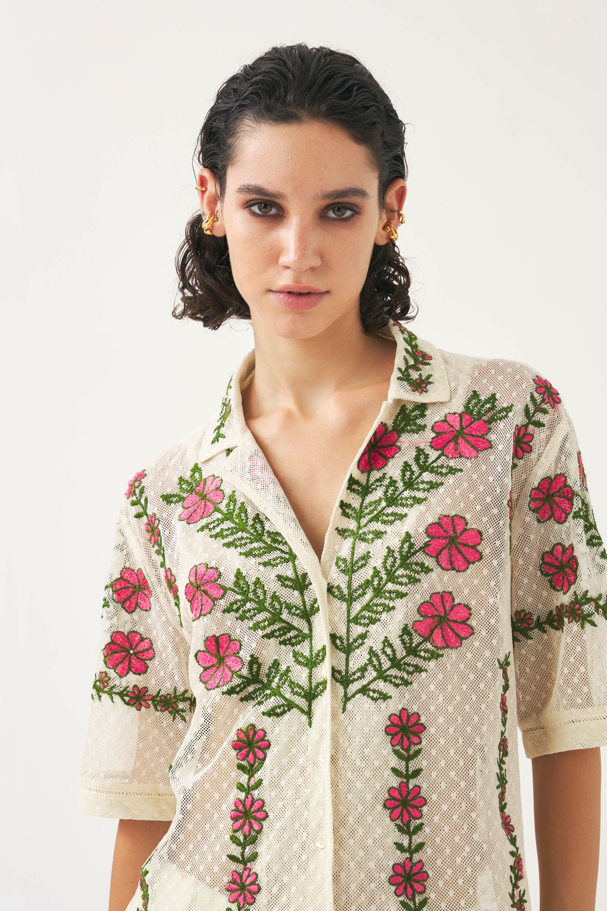 Chemise en dentelle brodée Ario