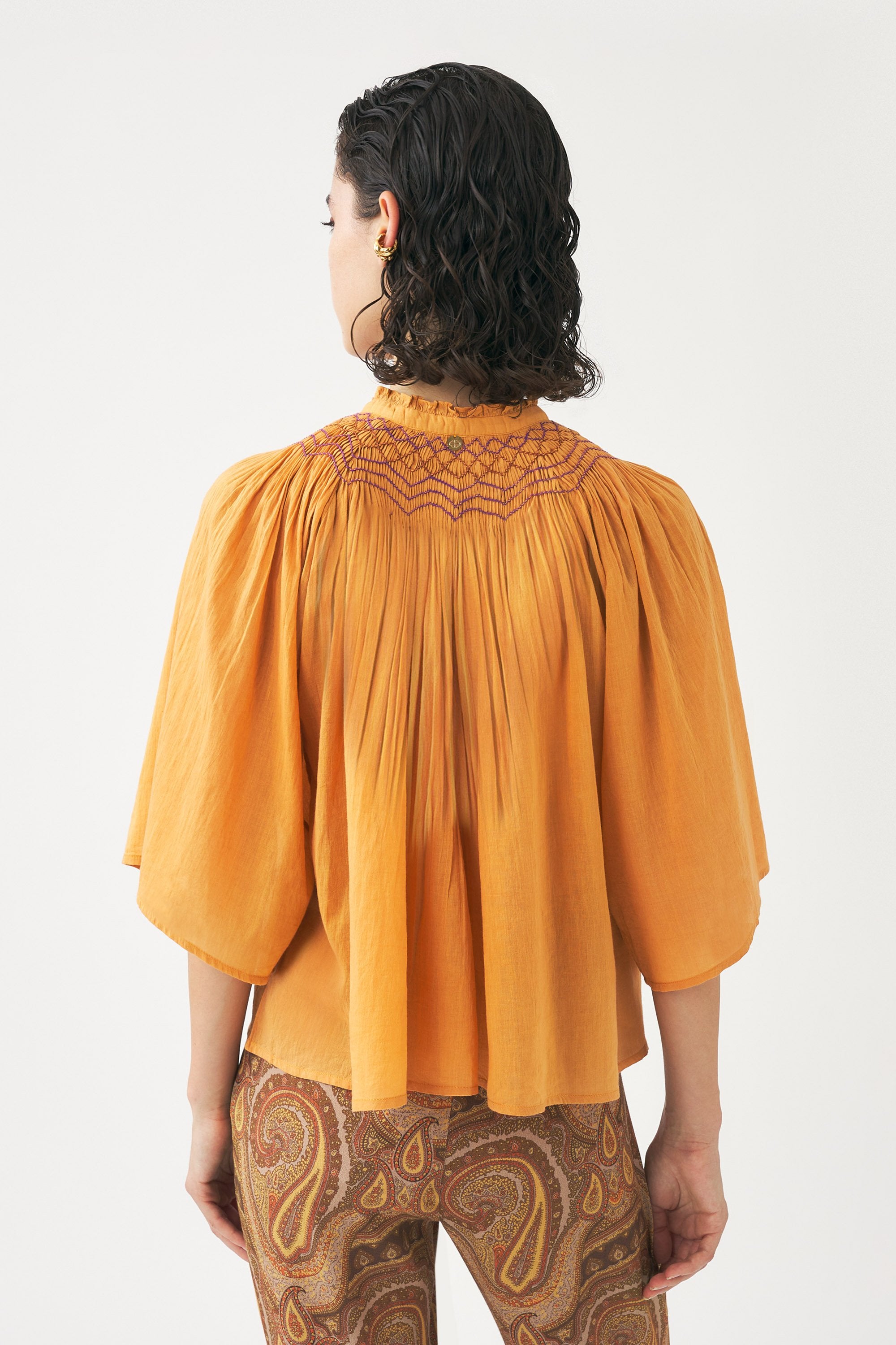 Blusa de voile de algodón bordada a mano Ayo