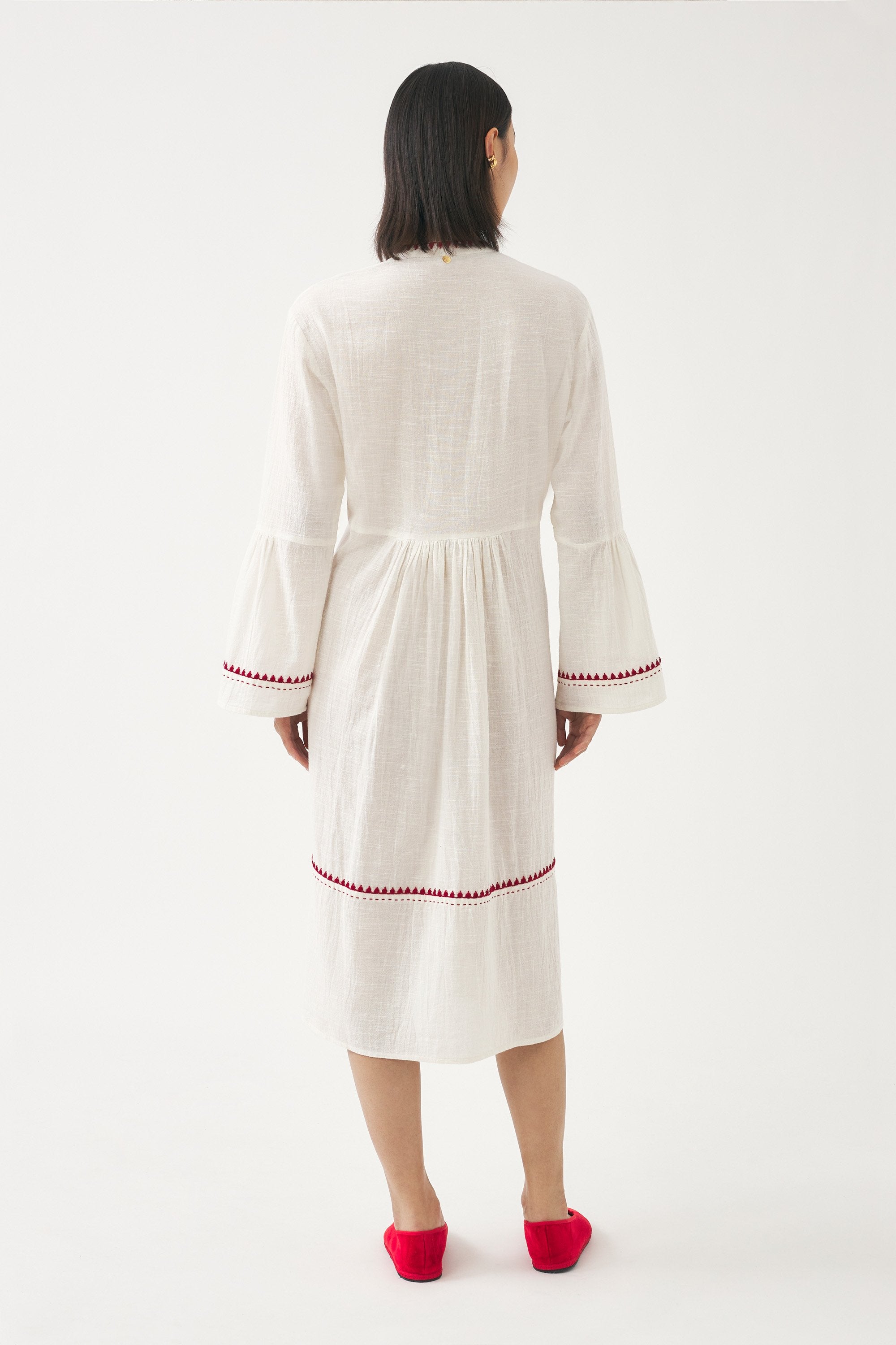 Vestido de lino bordado a mano Cindy