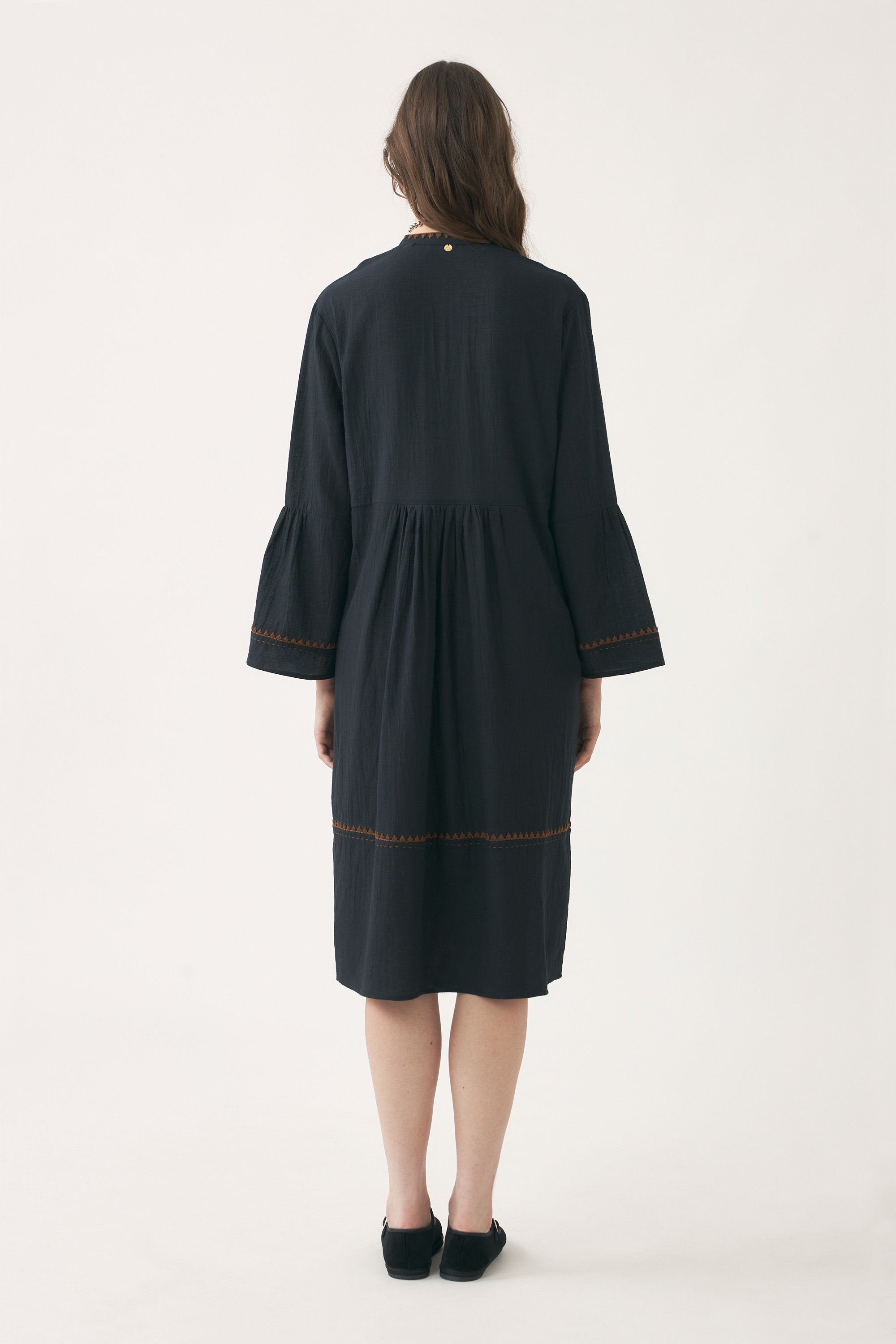 Robe en lin brodée à la main Cindy