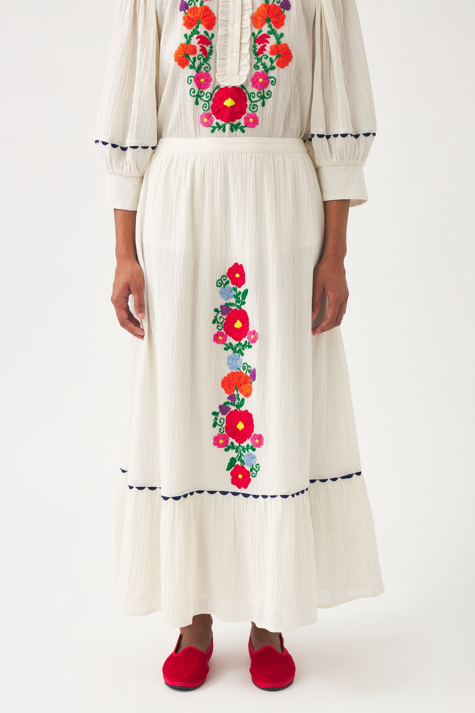 Hand-embroidered skirt Clotilda