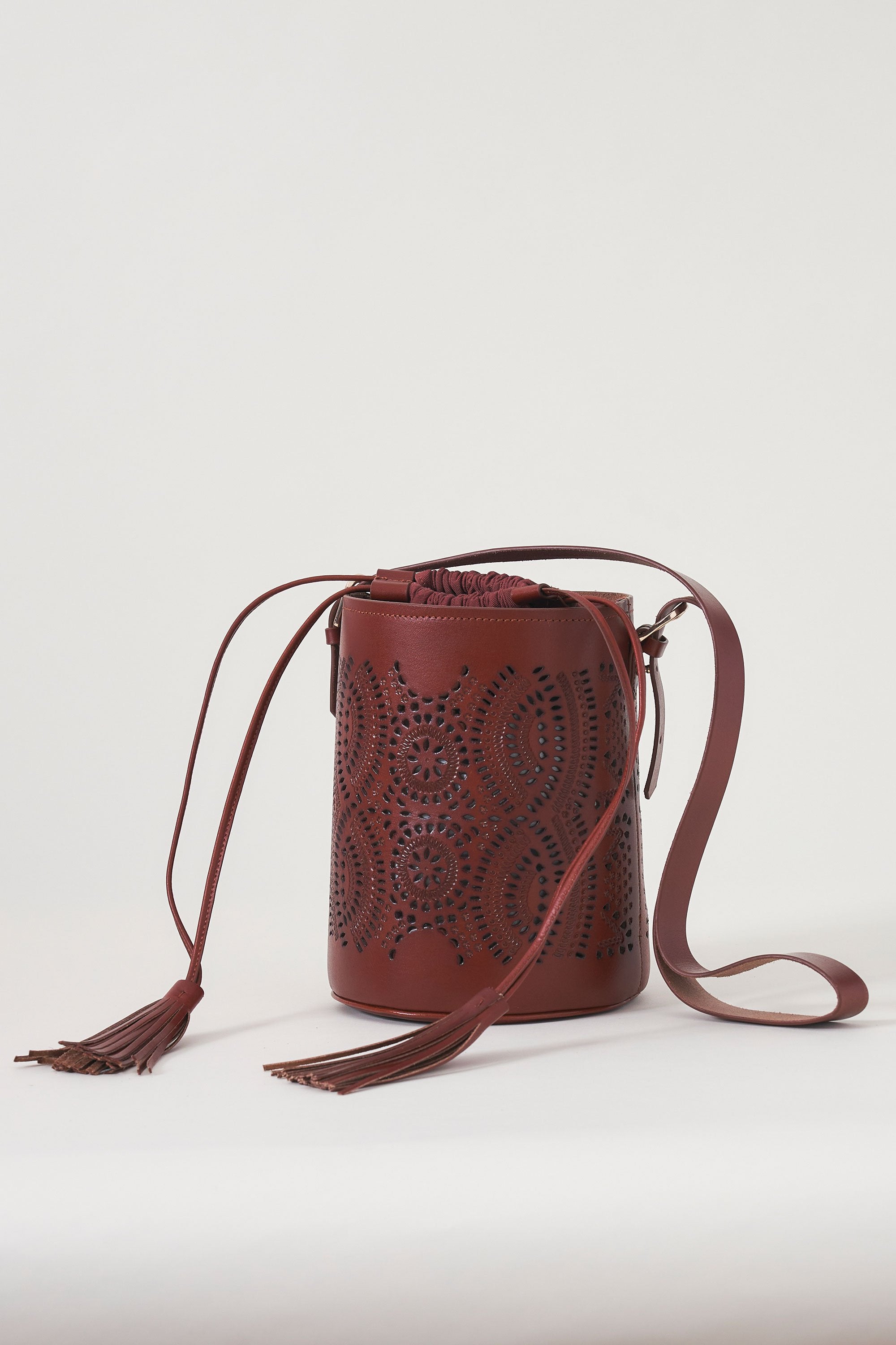 Lace-style leather openwork bucket bag Galy