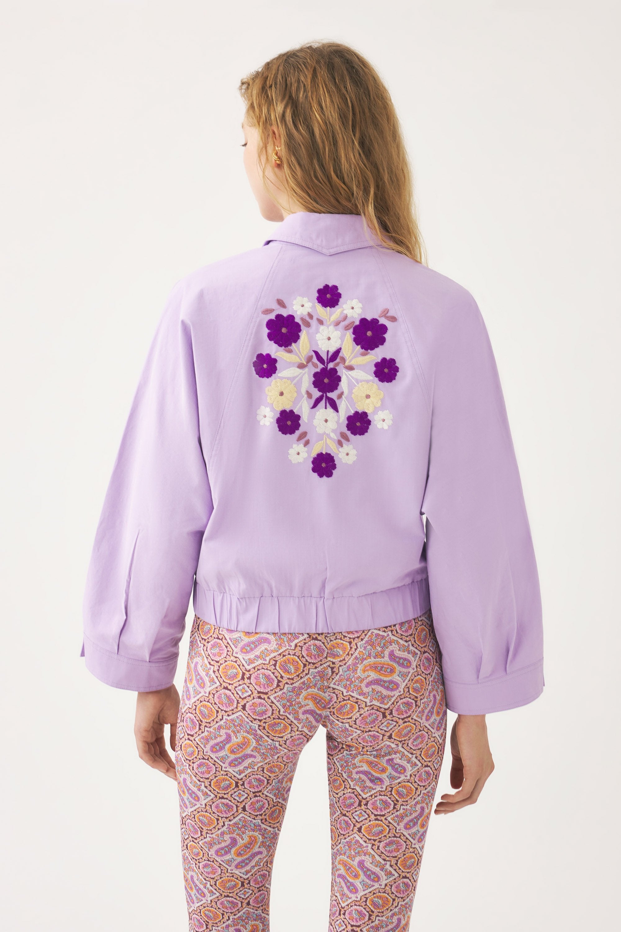Veste brodée de fleurs Kimi