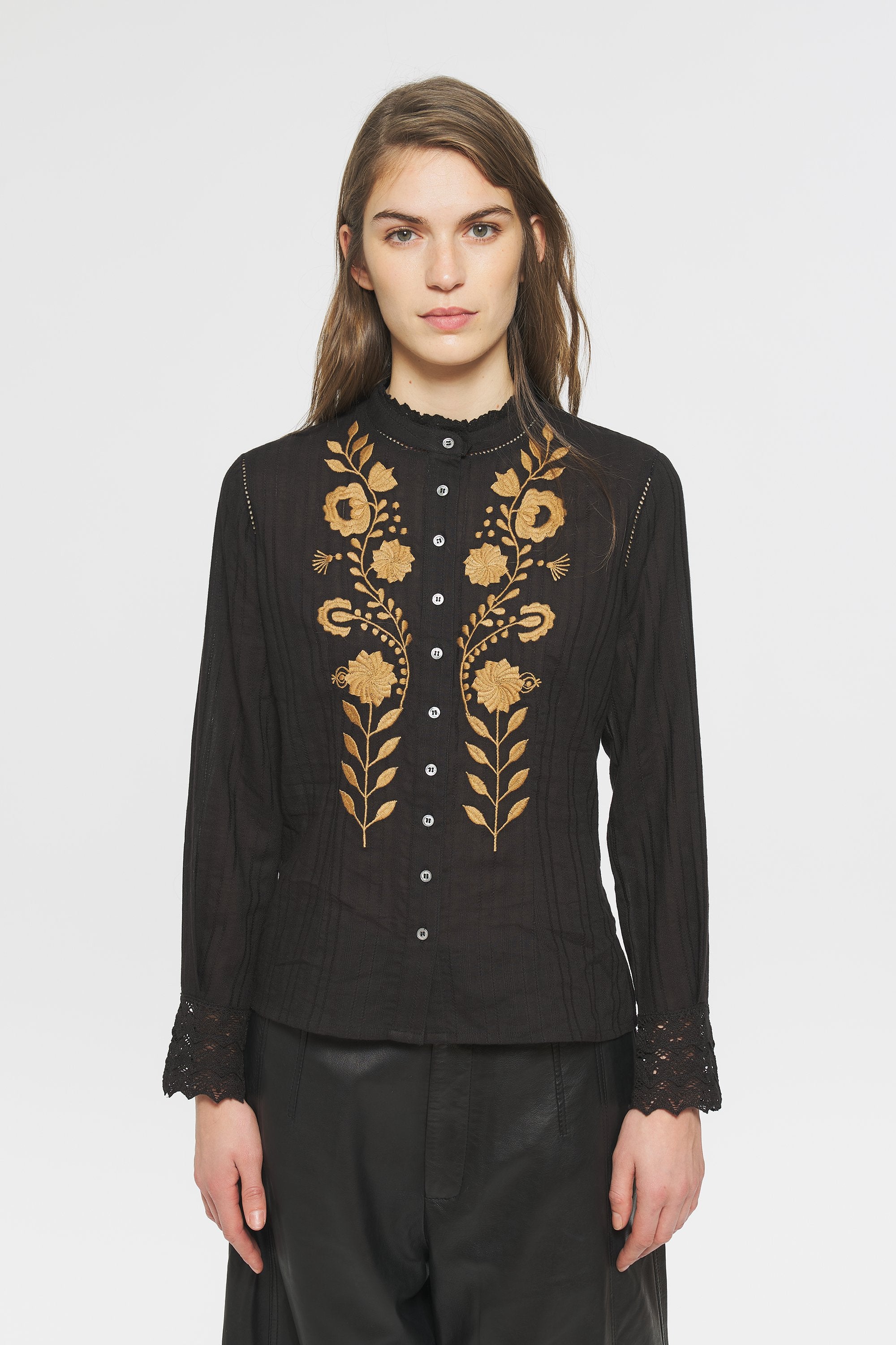 Blouse brodée Kiss