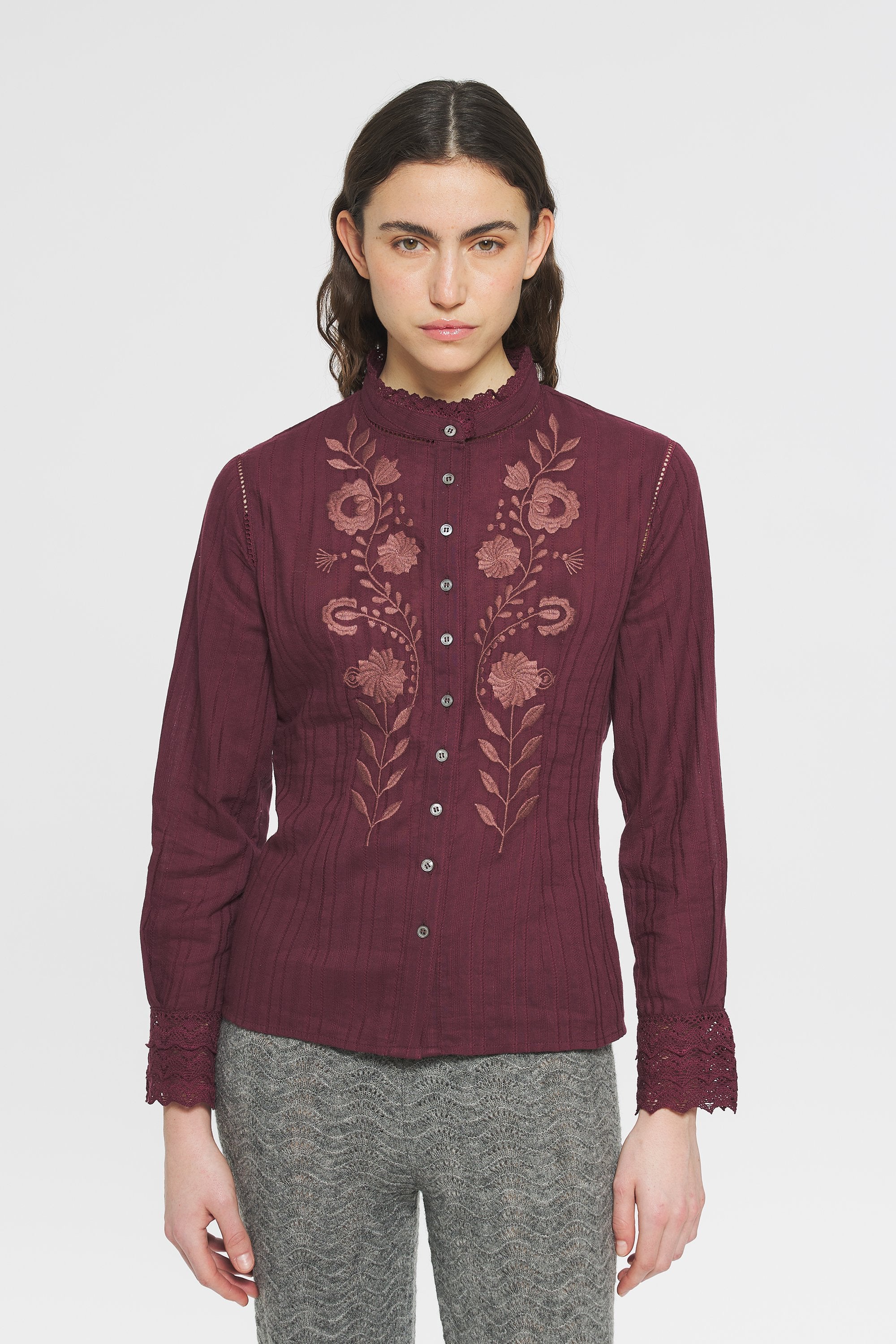 Blouse brodée Kiss