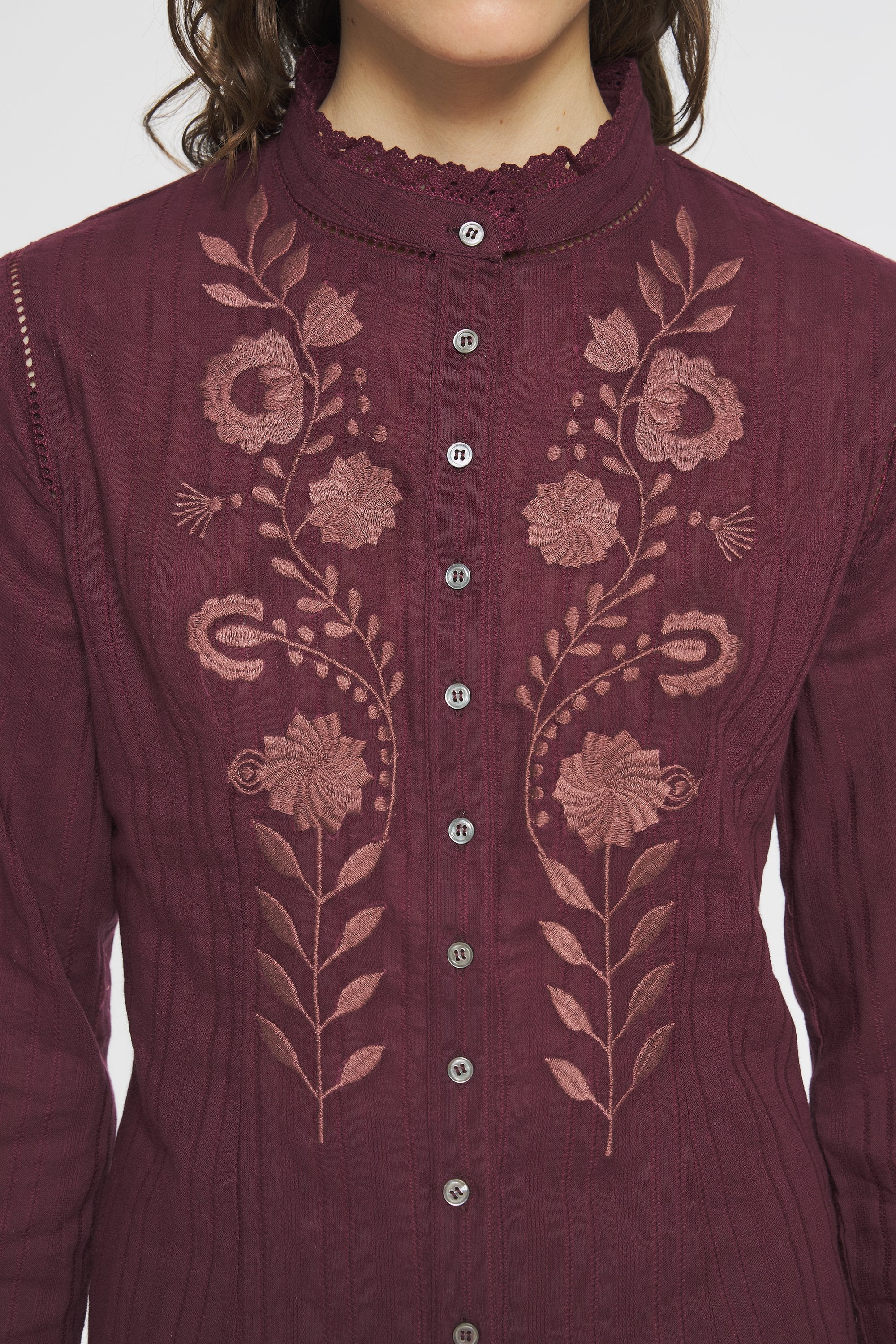Blouse brodée Kiss