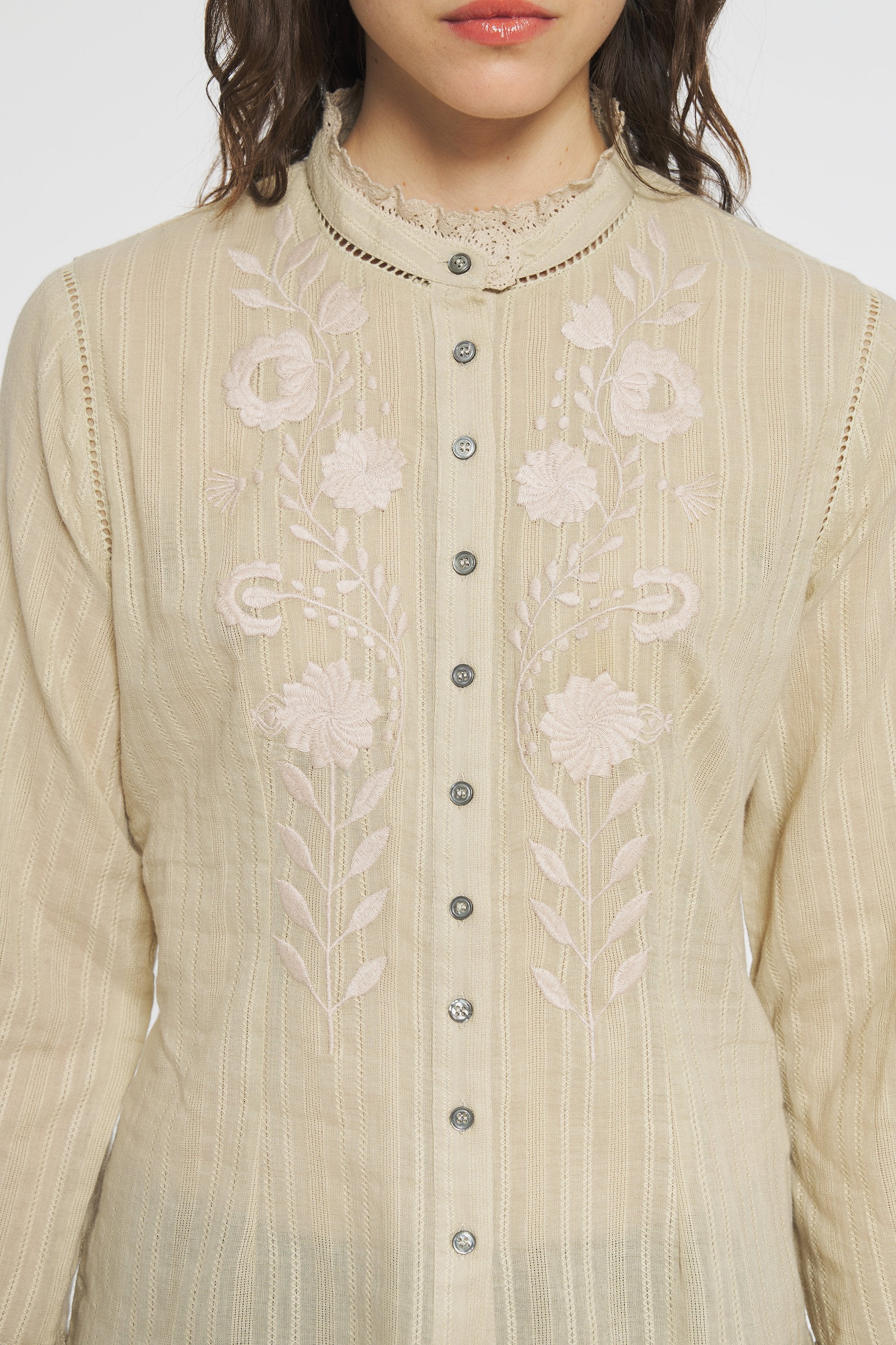 Blouse brodée Kiss