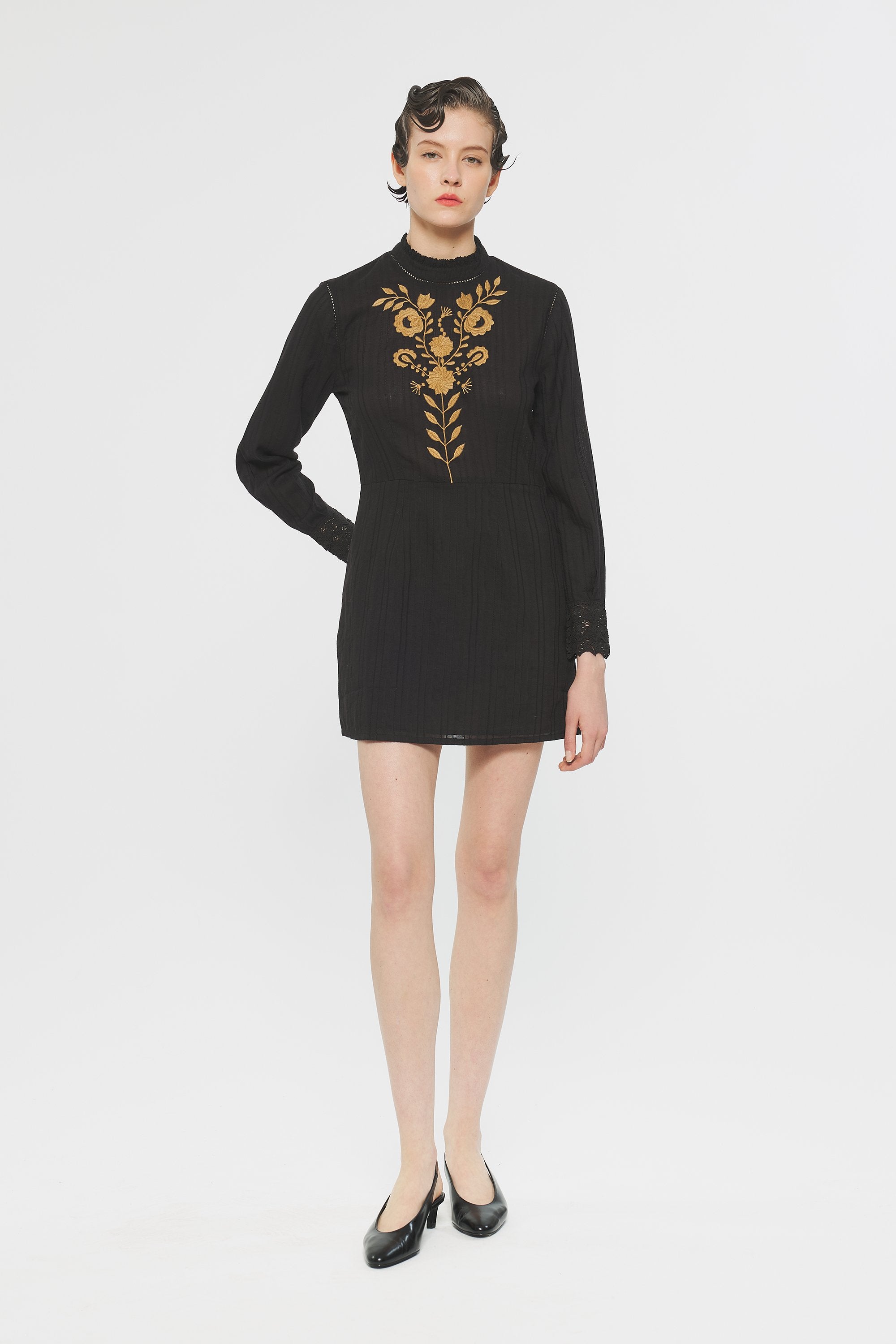 Mini-robe brodée Kiss