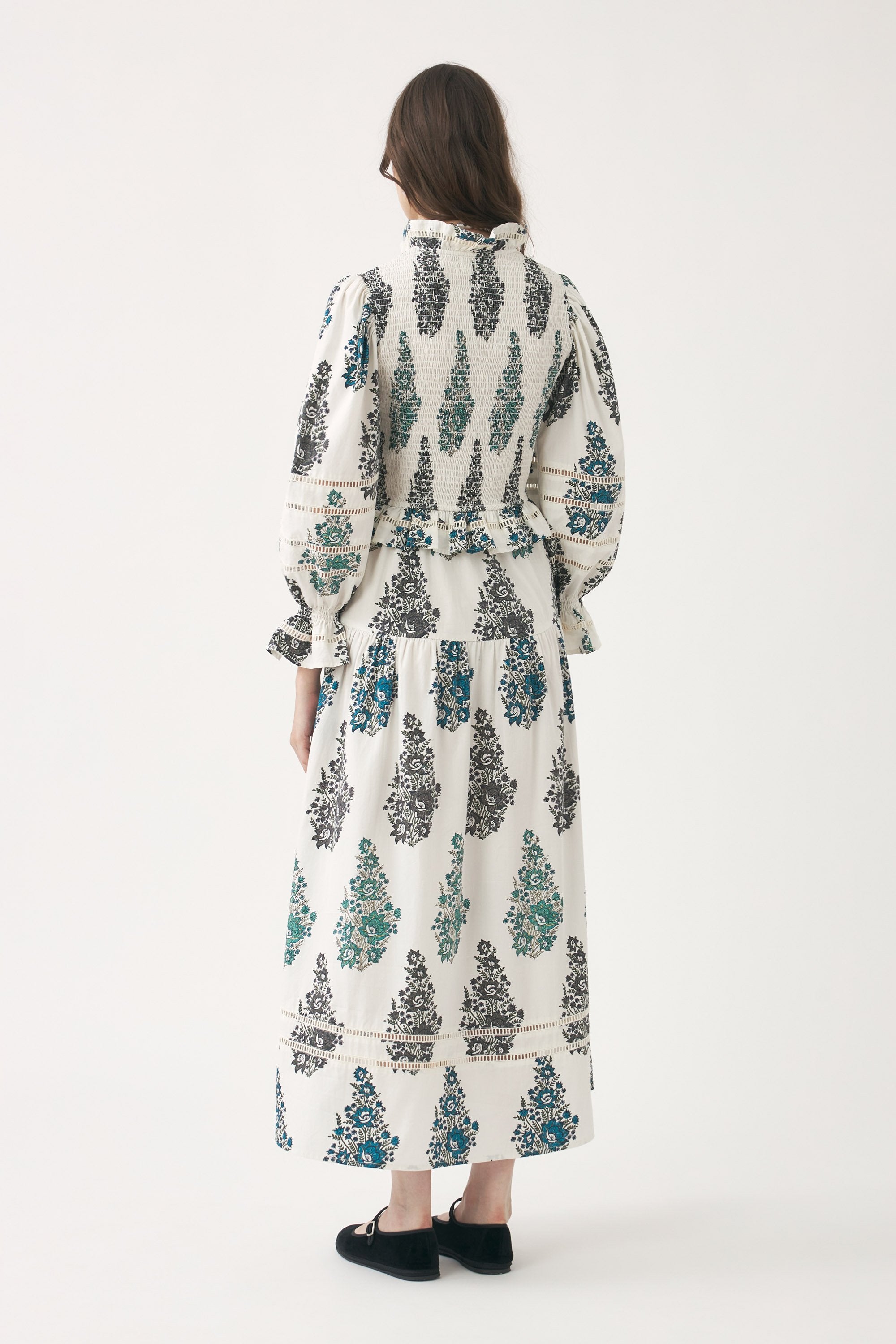 Robe longue à smocks et imprimée à la main Muguet