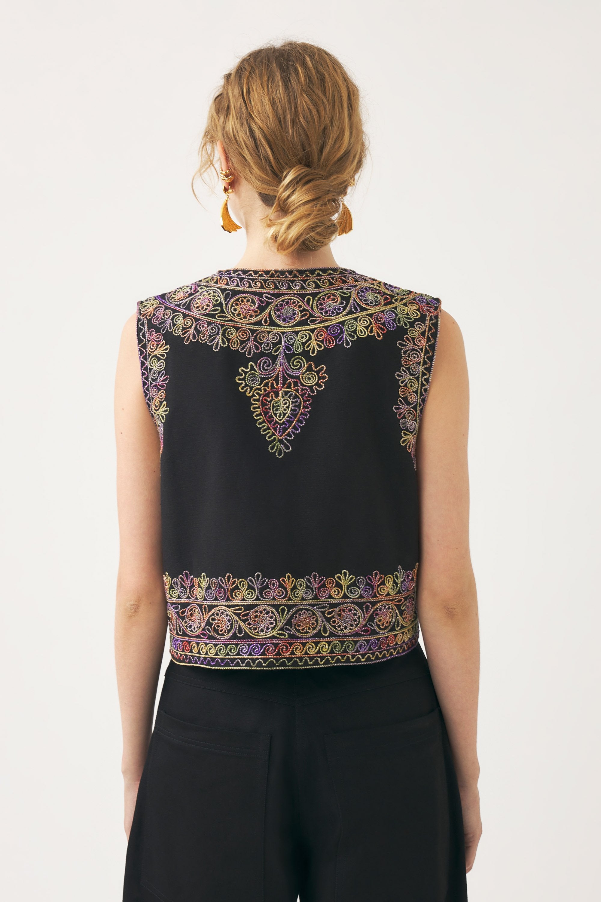 Hand-embroidered sleeveless gilet Neil