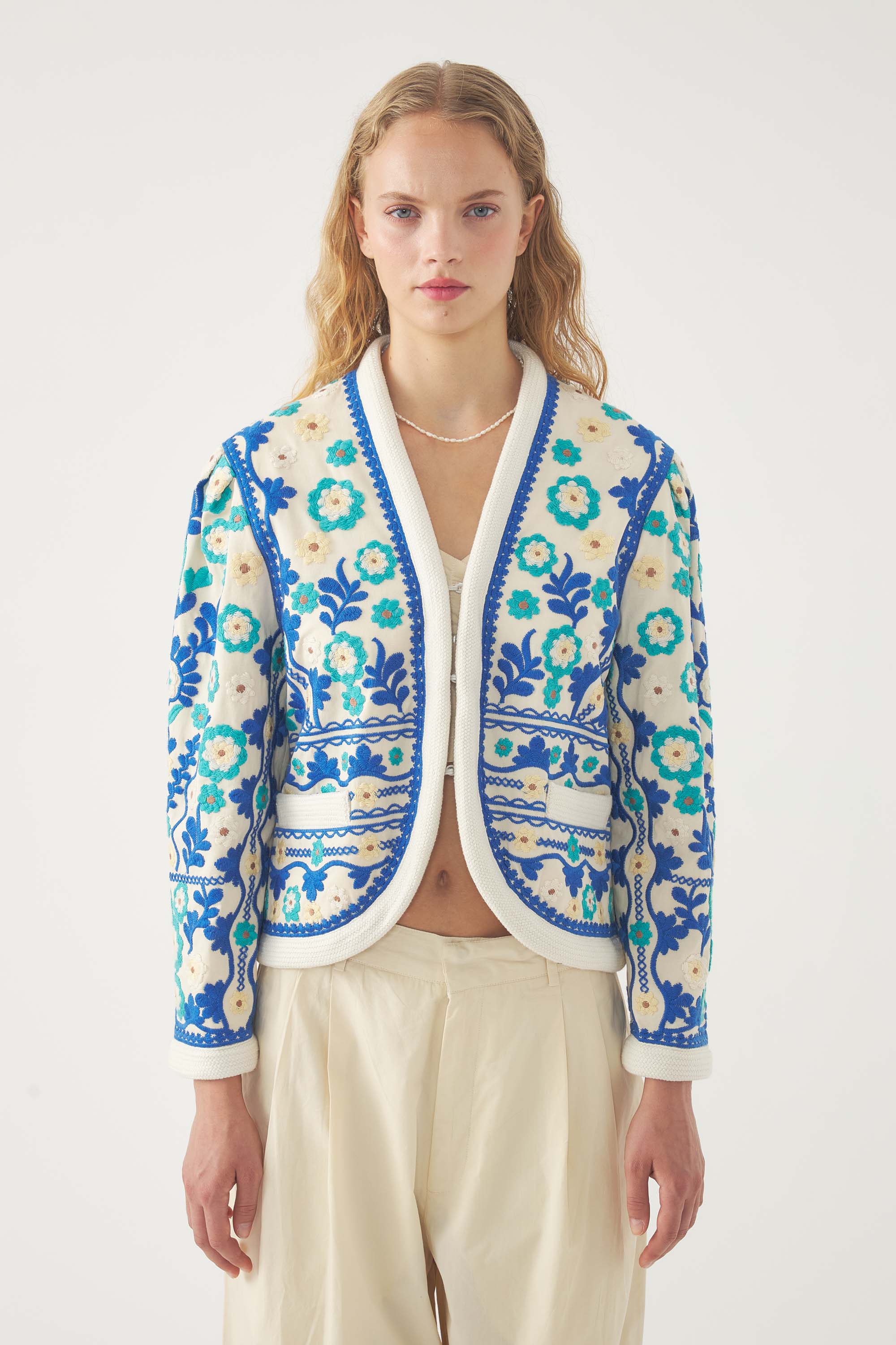 Chaqueta bordada Ossie