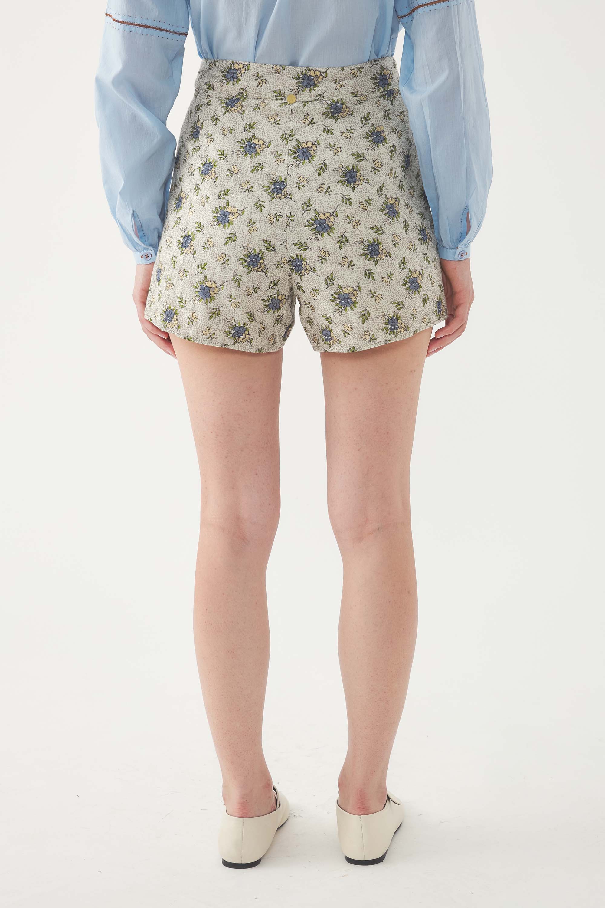 Short Pada