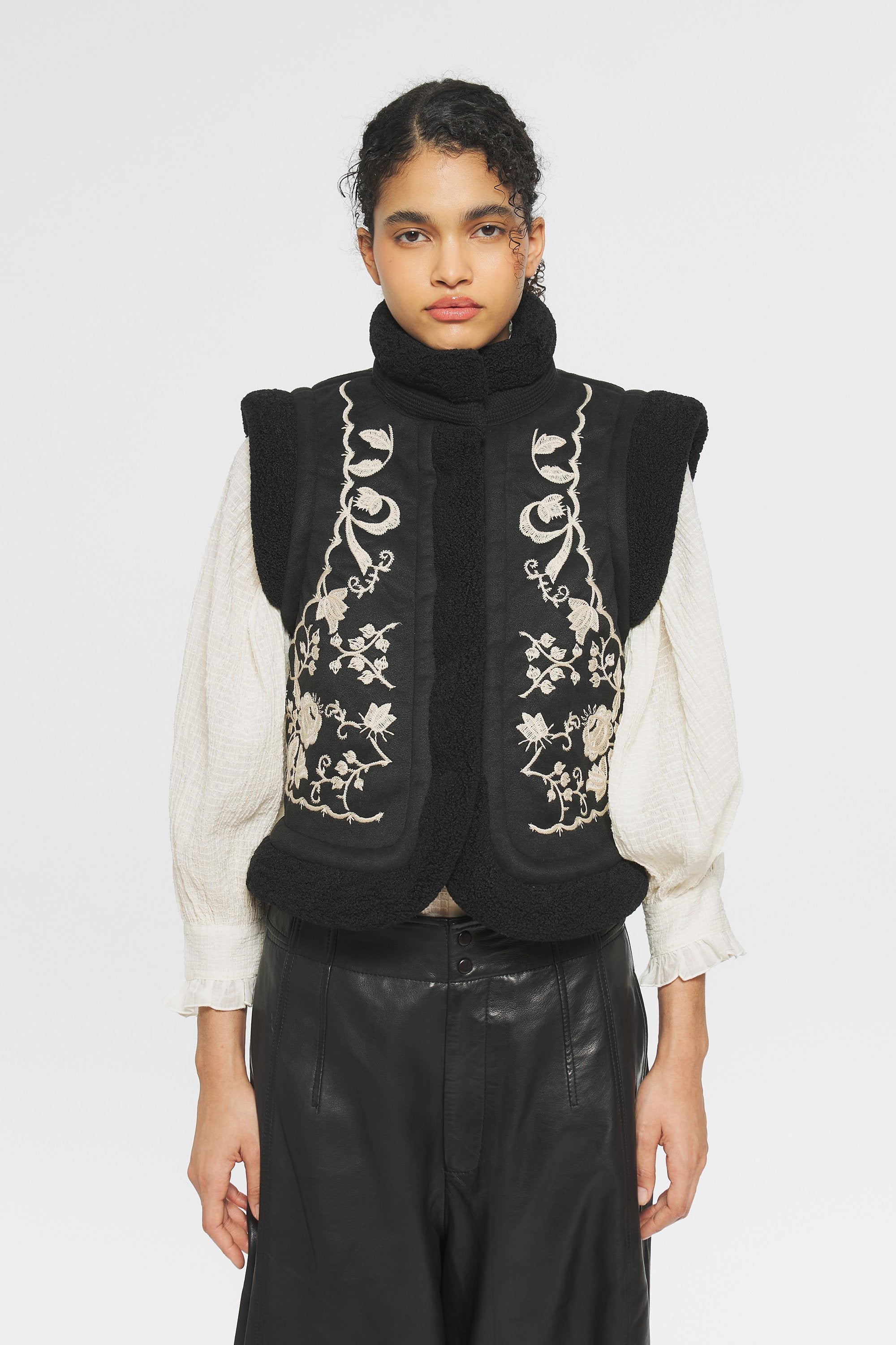 Gilet brodé Saliba