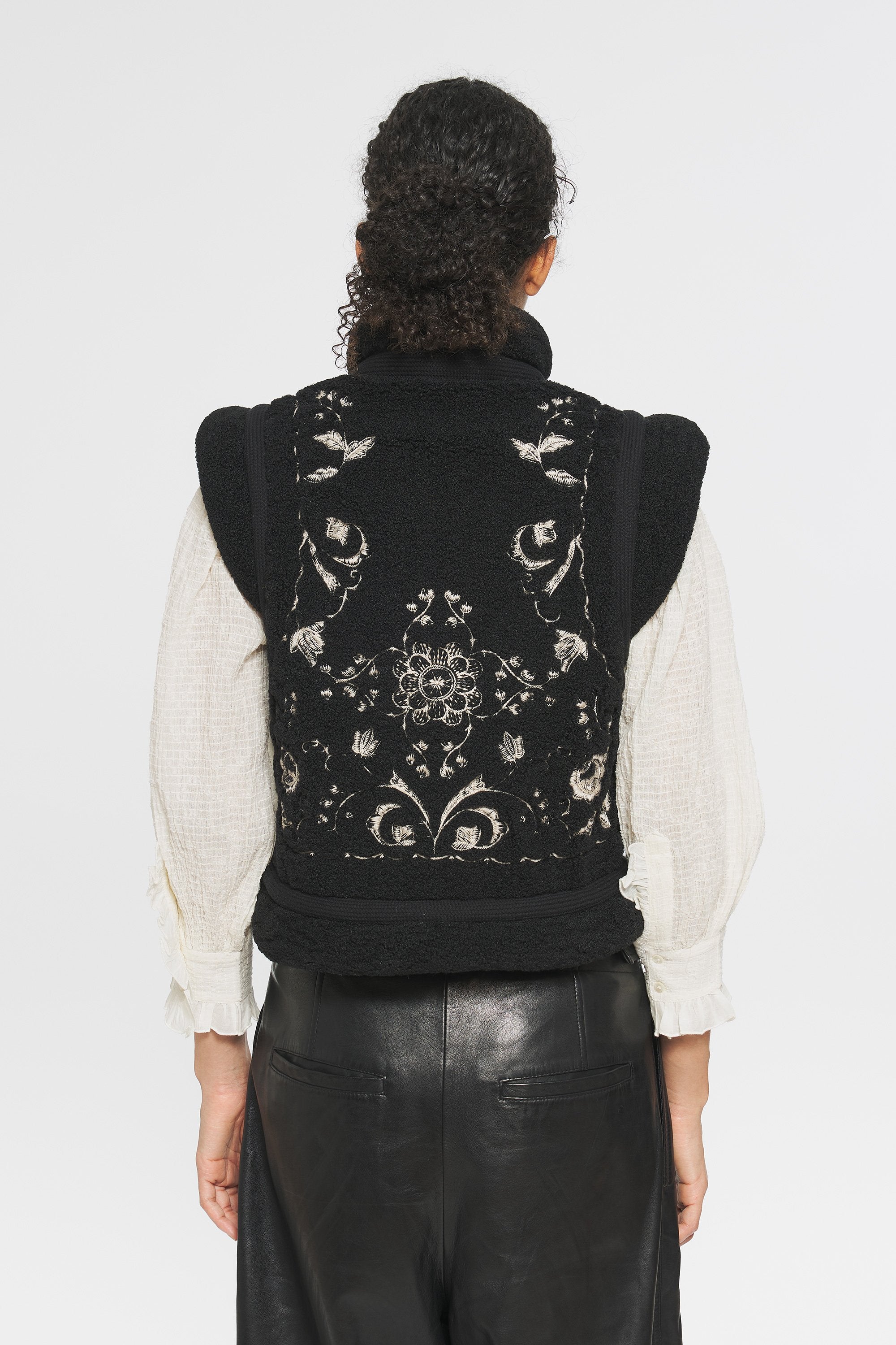 Gilet brodé Saliba