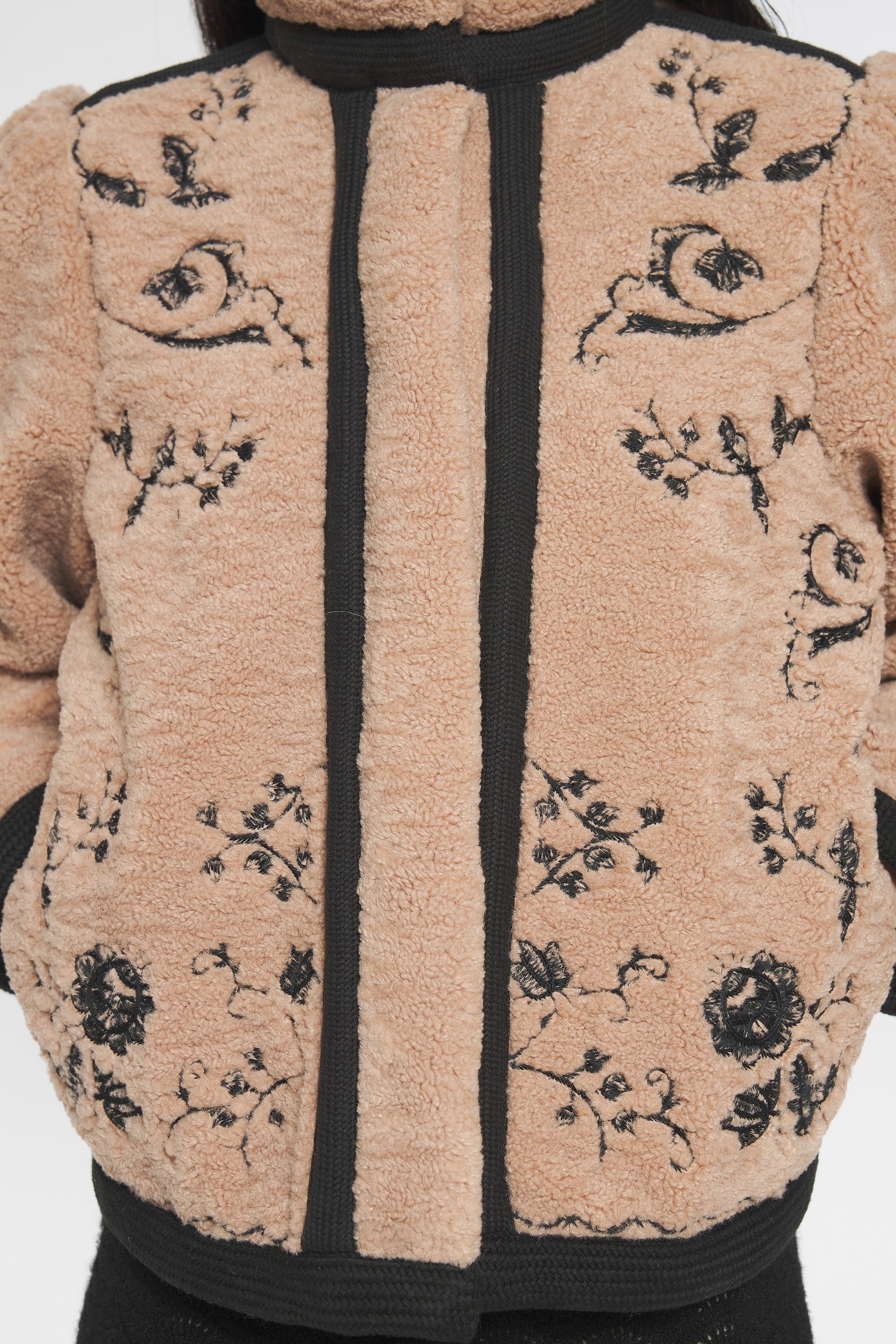 Veste brodée Saliba