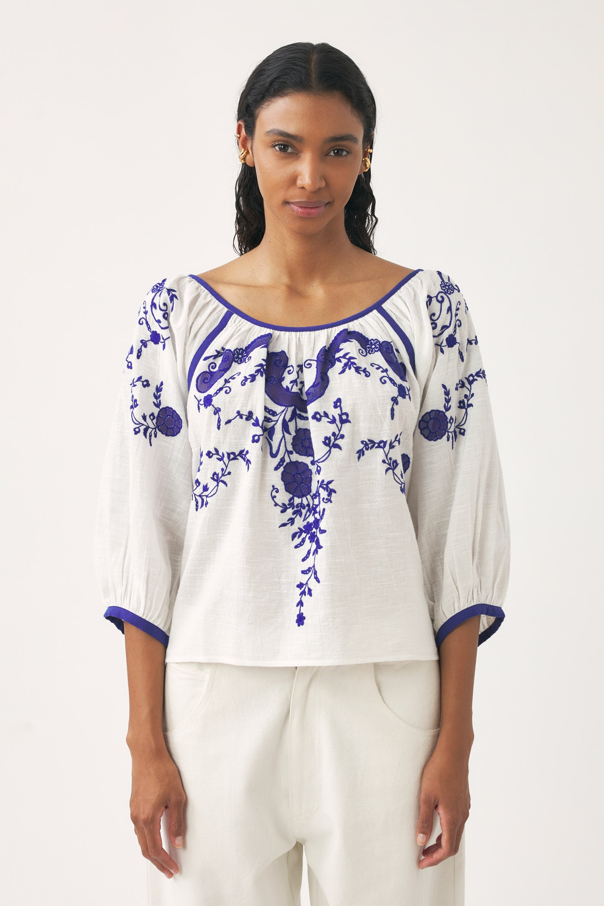 Embroidered blouse Victoria