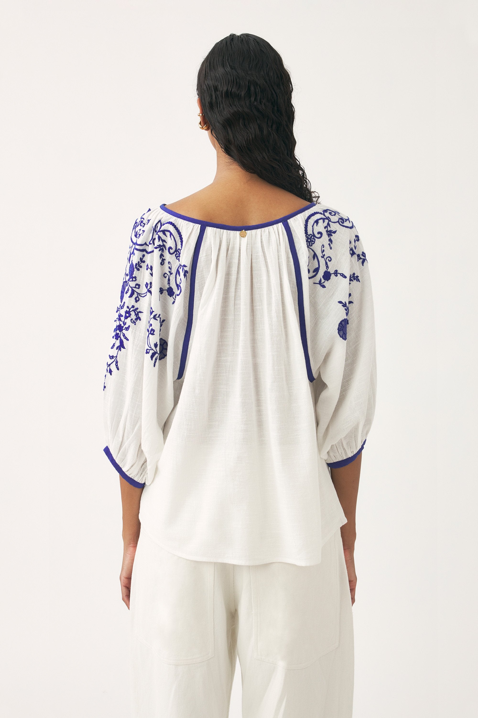 Embroidered blouse Victoria