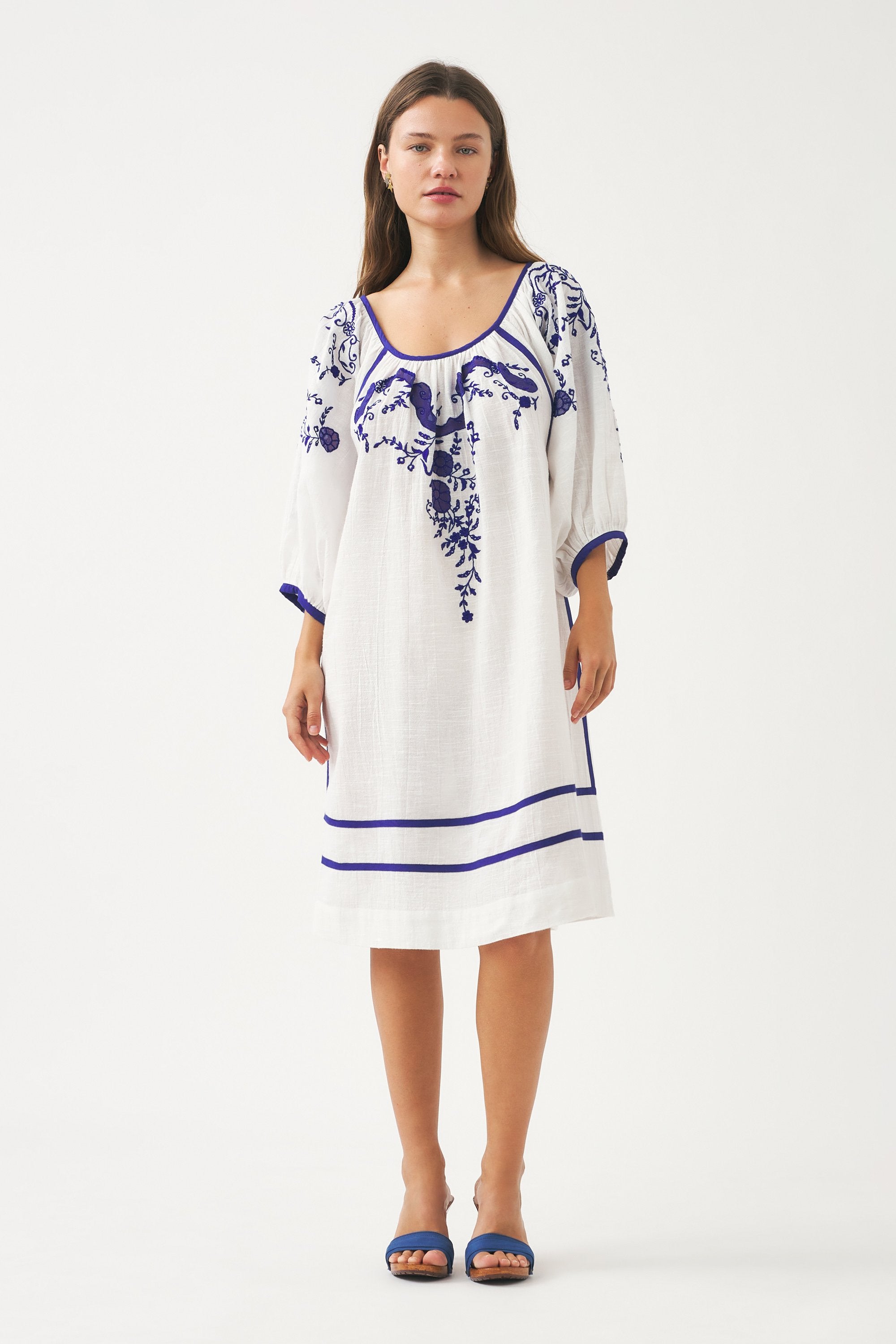 Embroidered dress Victoria