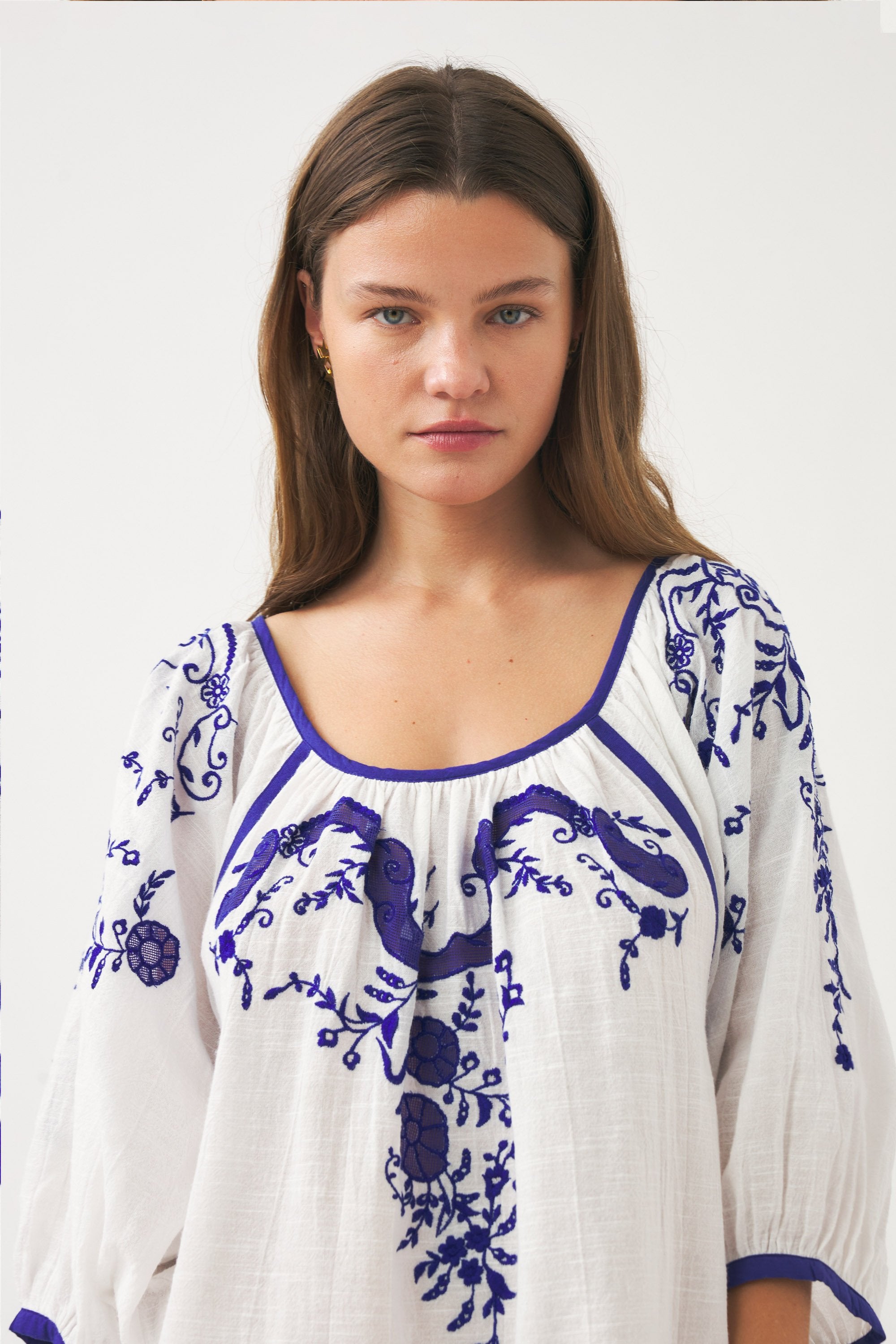 Embroidered dress Victoria