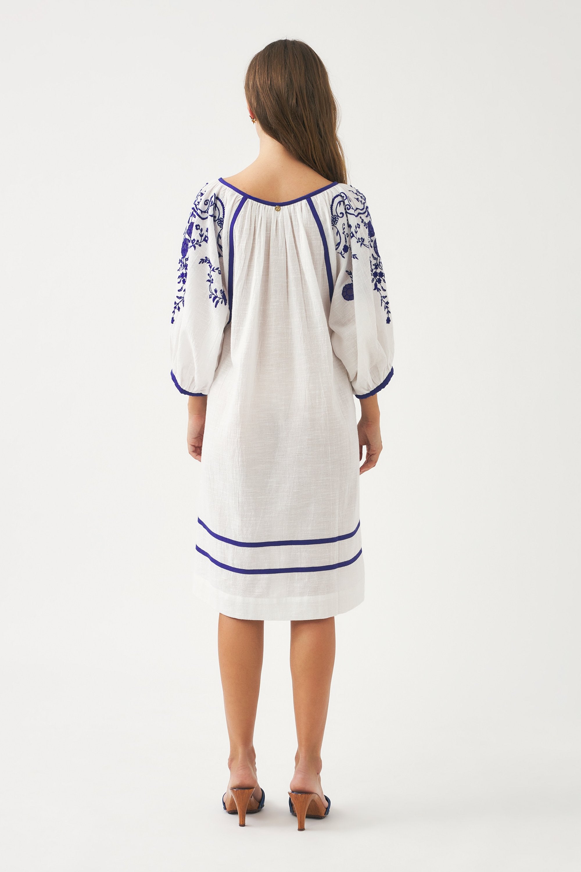 Embroidered dress Victoria