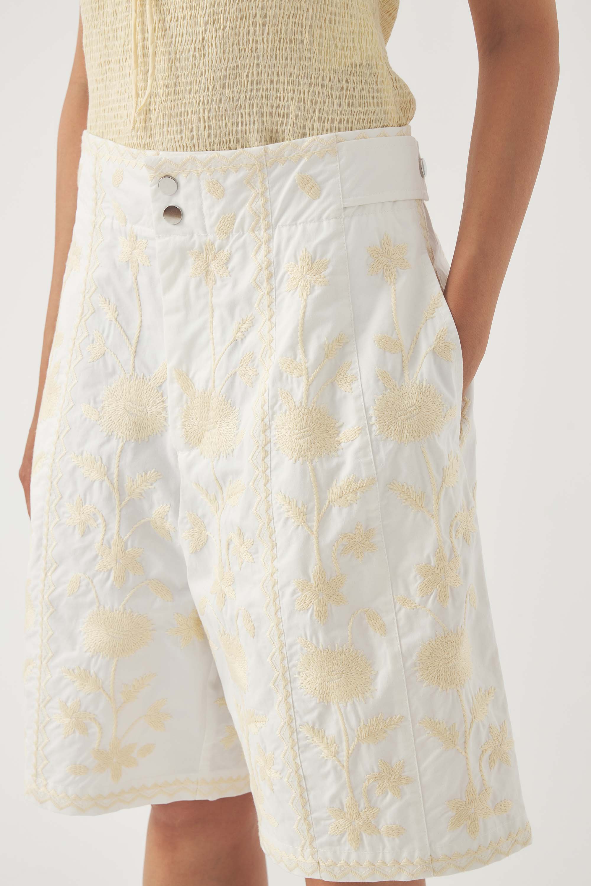 Embroidered Shorts Winna