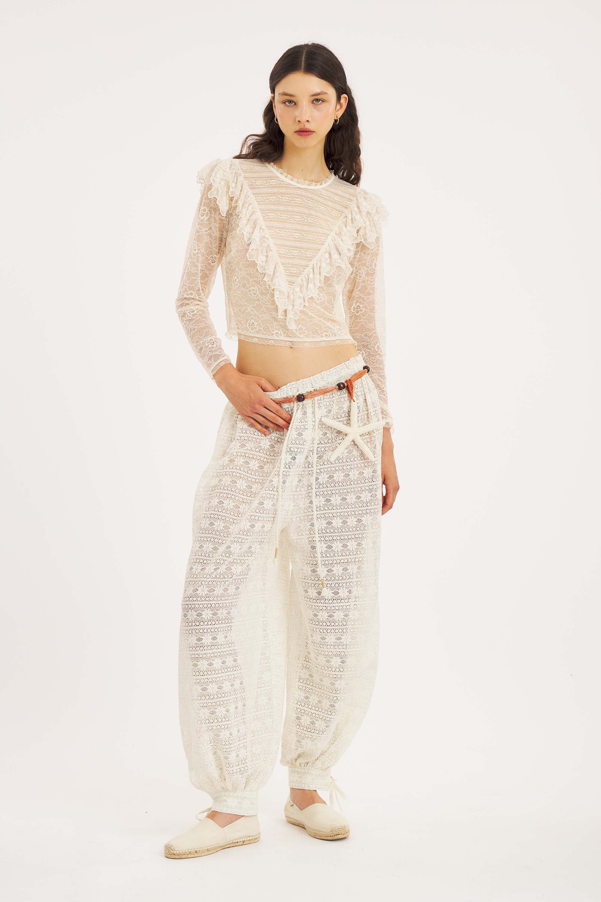 Flowi Crop-top – Lace Ruching & Silhouette | Antik Batik