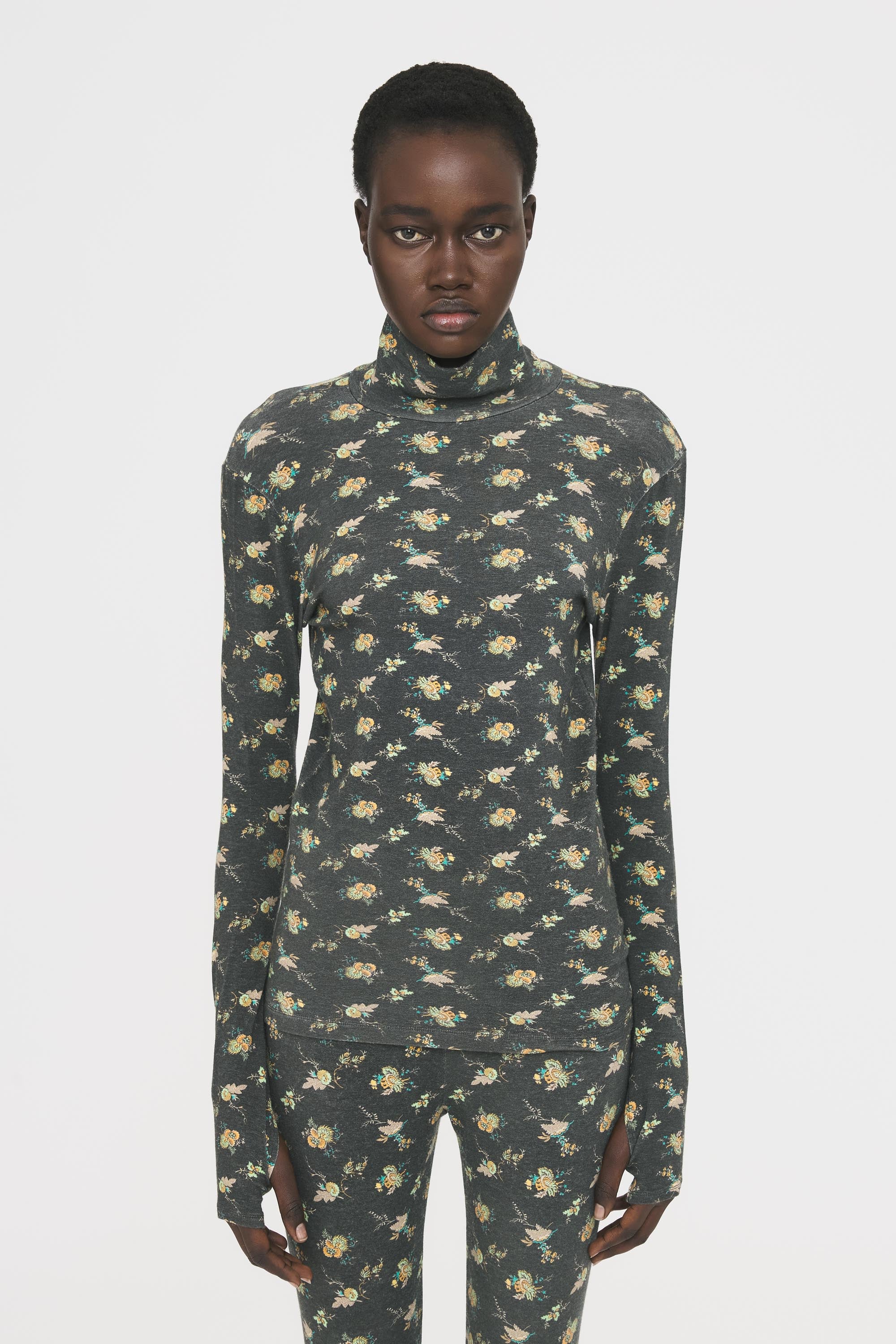 Leo Turtleneck