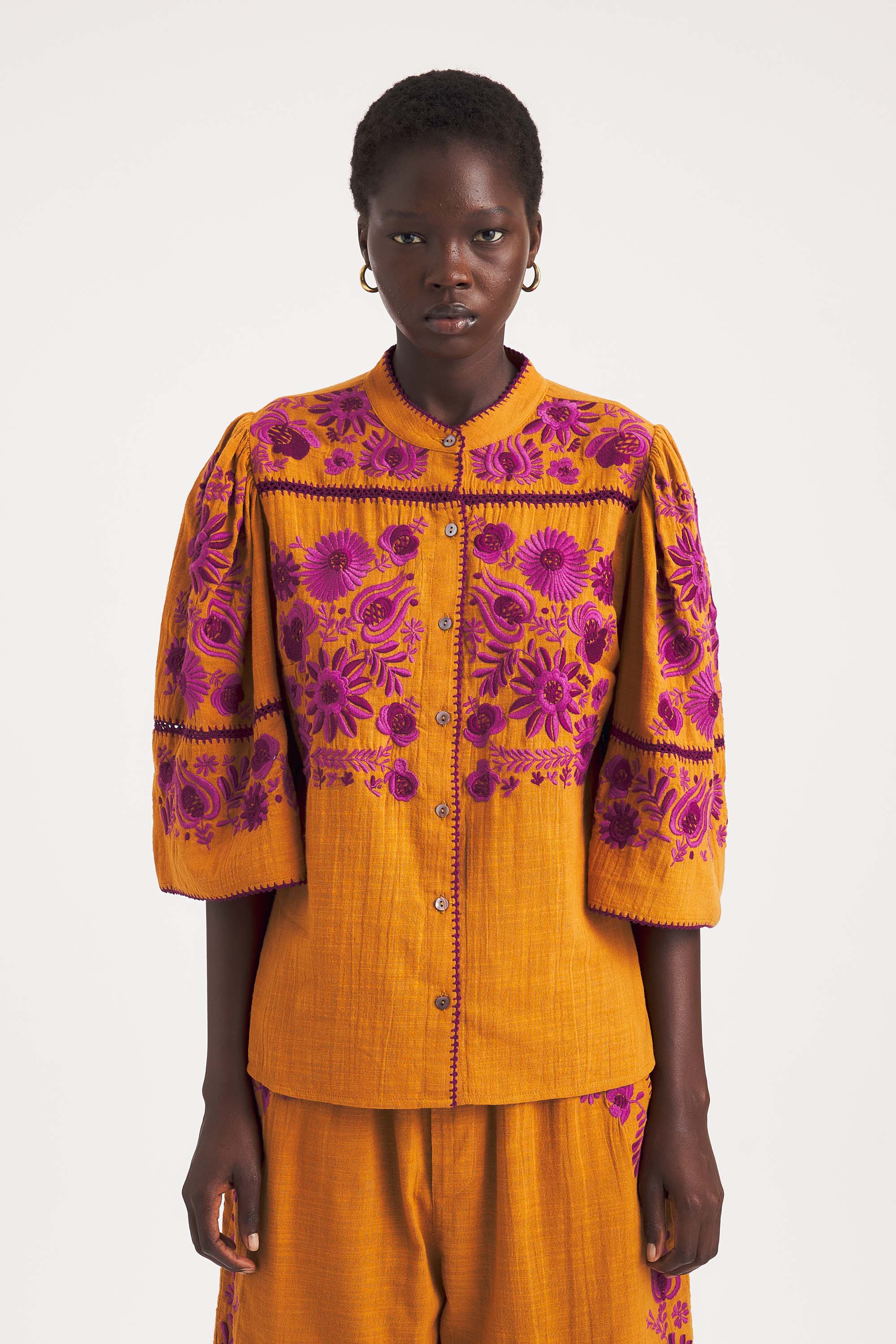 Matias blouse – Hand-Embroidered Cotton Rust | Antik Batik