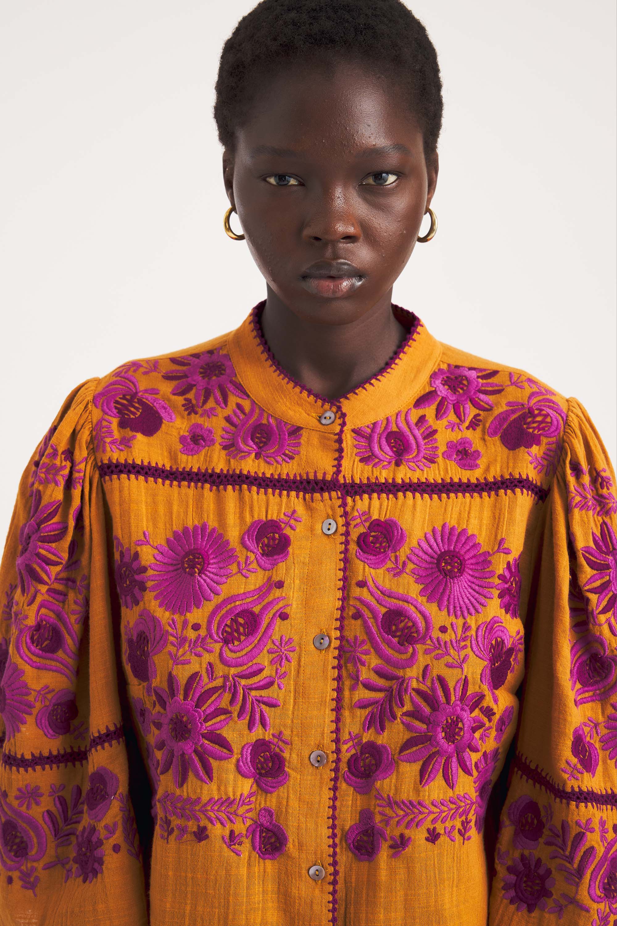 Matias blouse – Hand-Embroidered Cotton Rust | Antik Batik