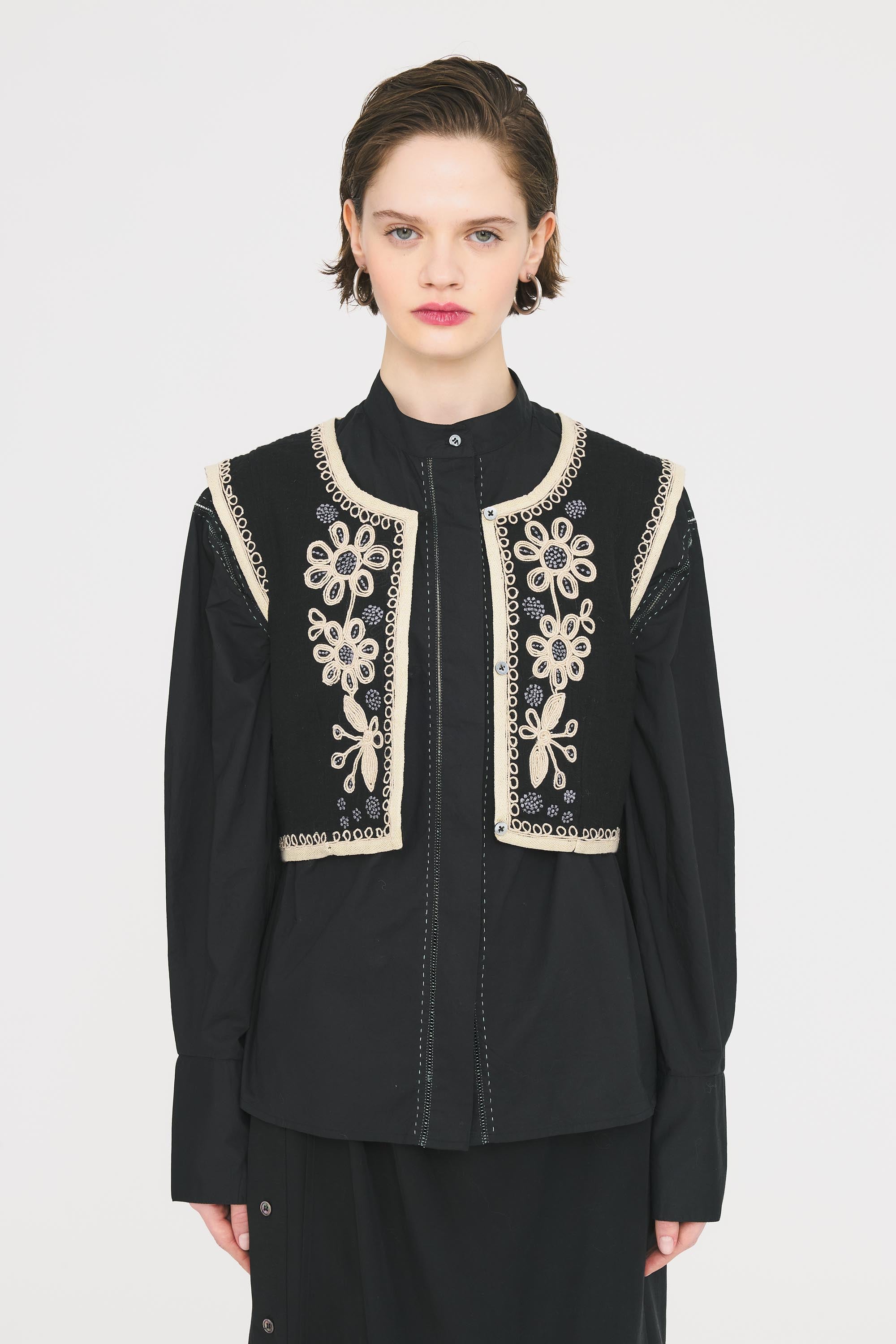 Nohi vest
