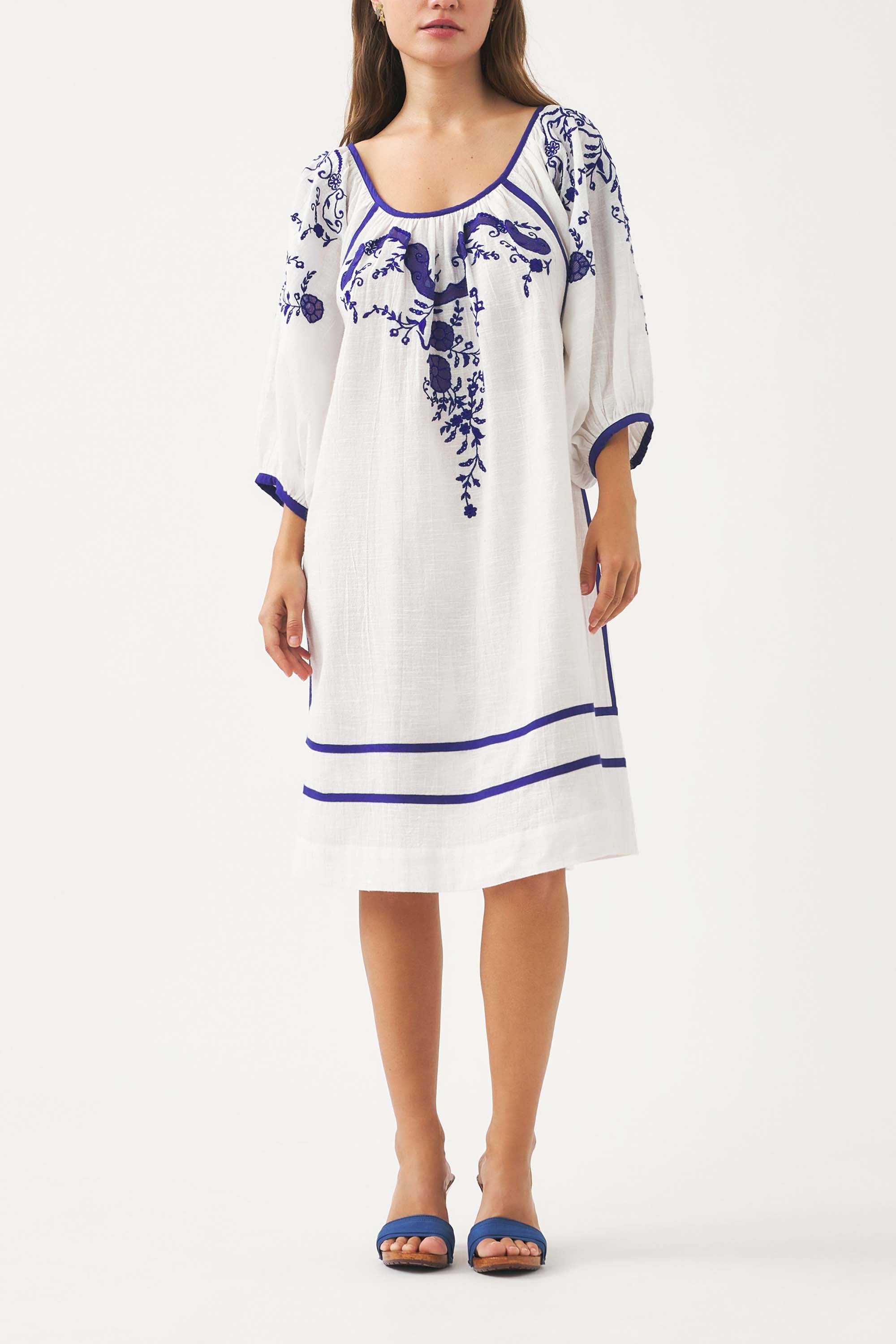 Embroidered dress Victoria