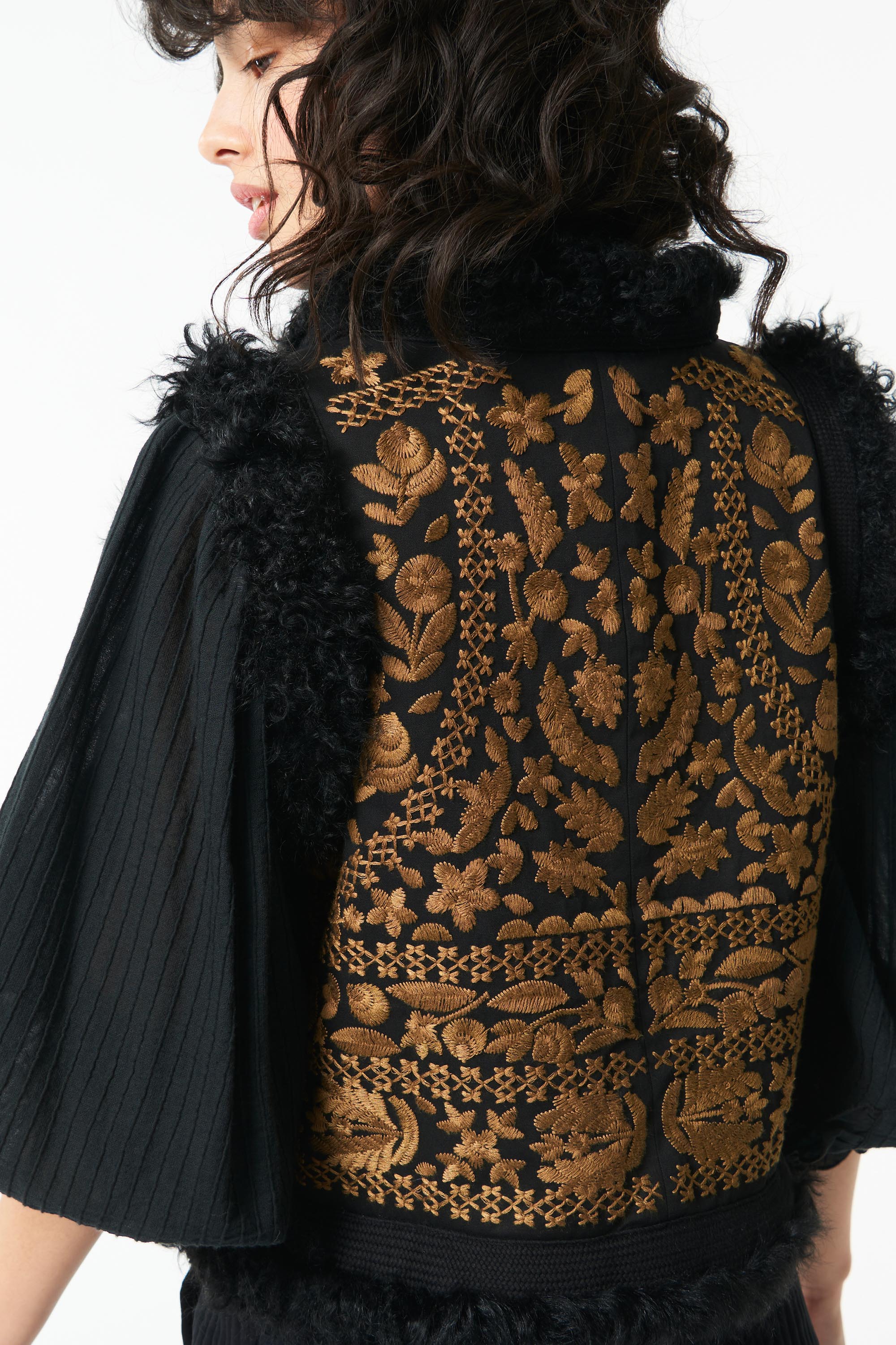 Huga fur vest - Black and gold
