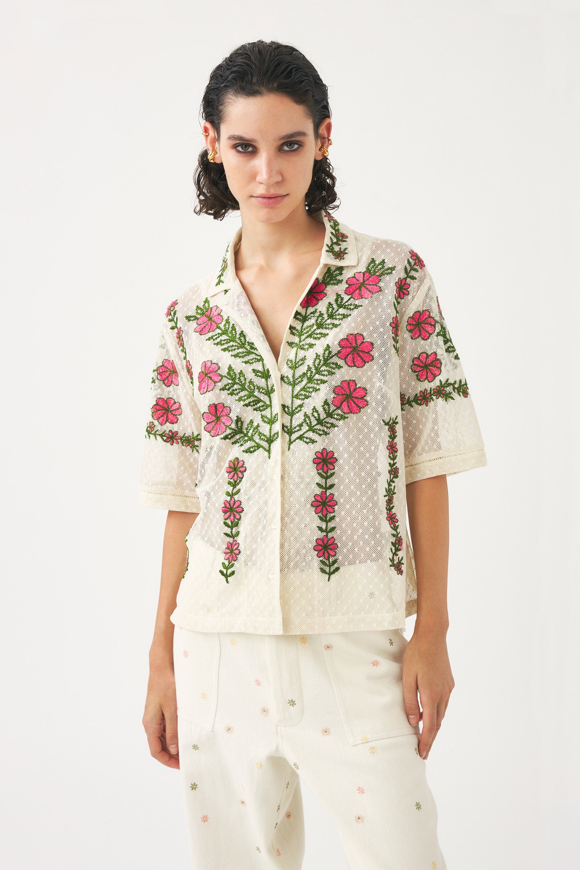 Chemise en dentelle brodée Ario