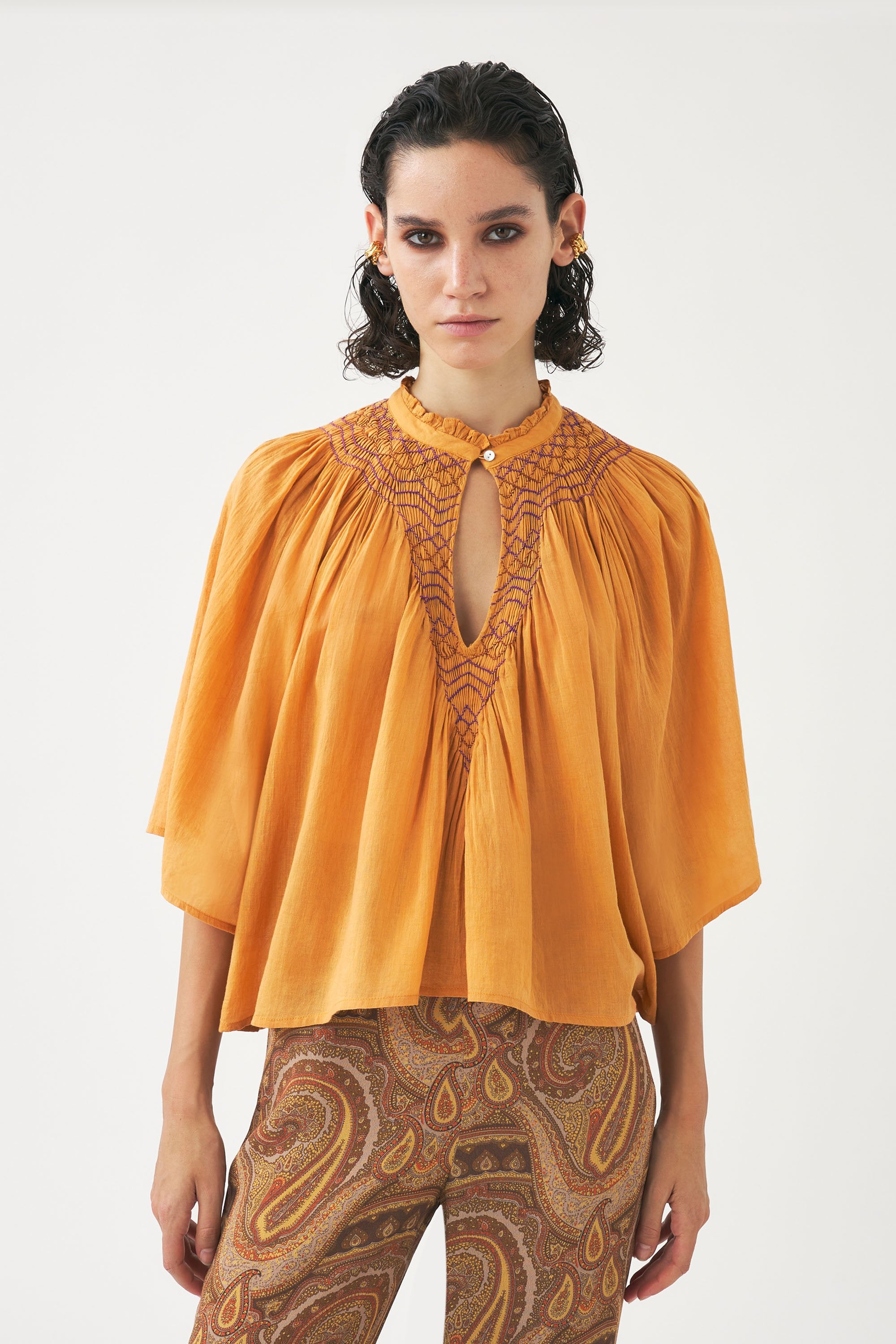 Blusa de voile de algodón bordada a mano Ayo