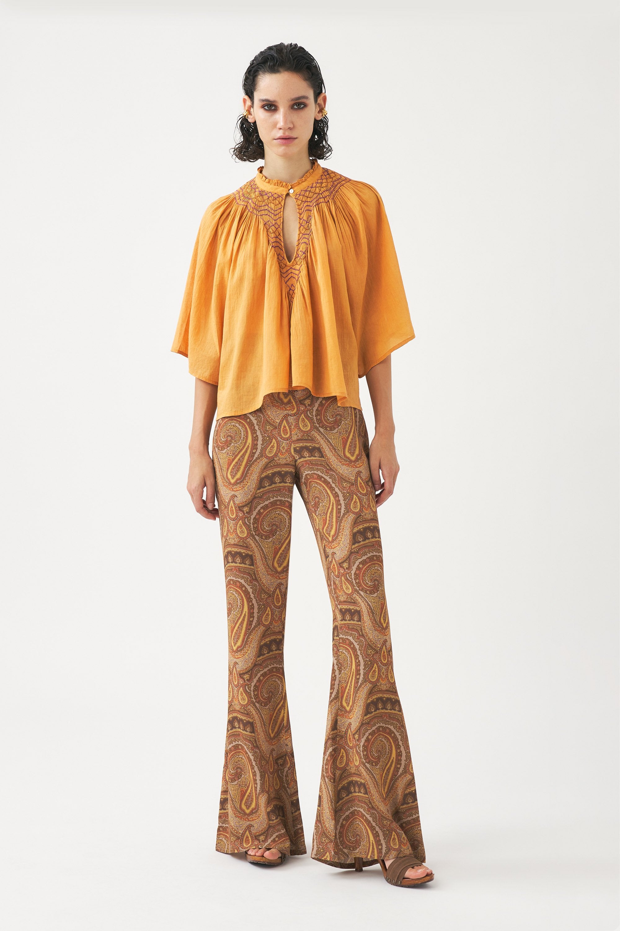 Blusa de voile de algodón bordada a mano Ayo