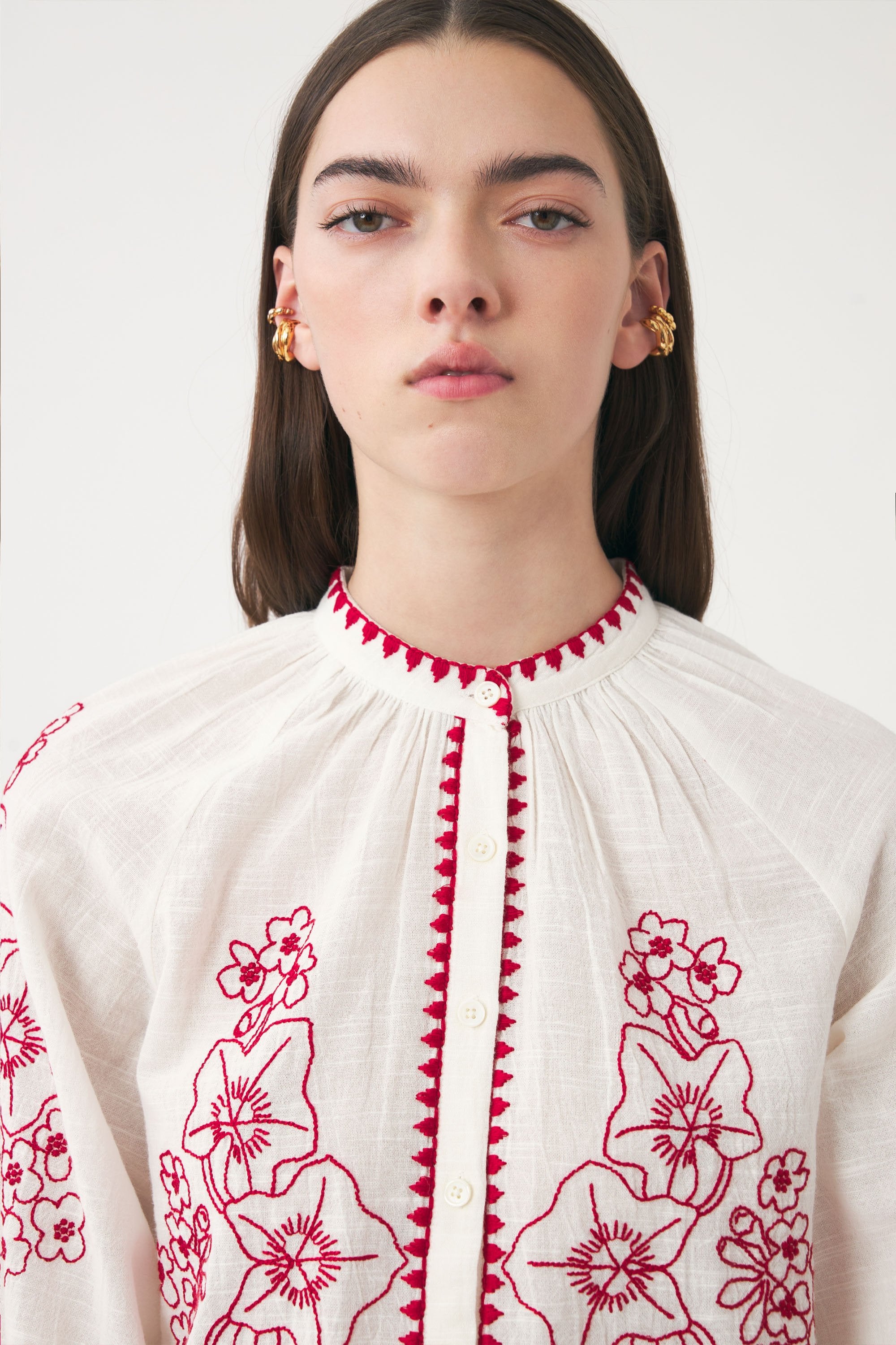 Blusa in lino ricamata a mano Cindy