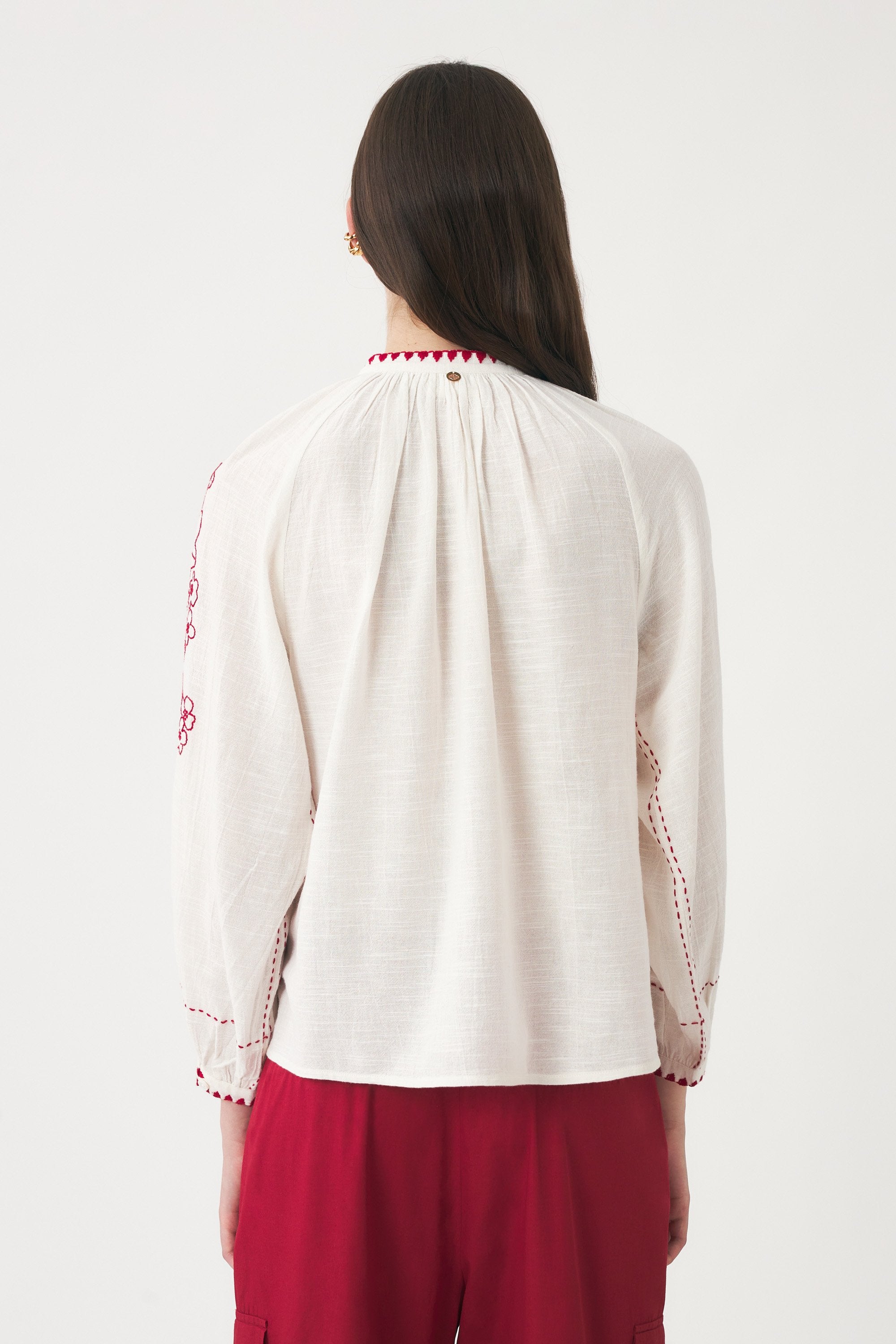 Blusa in lino ricamata a mano Cindy
