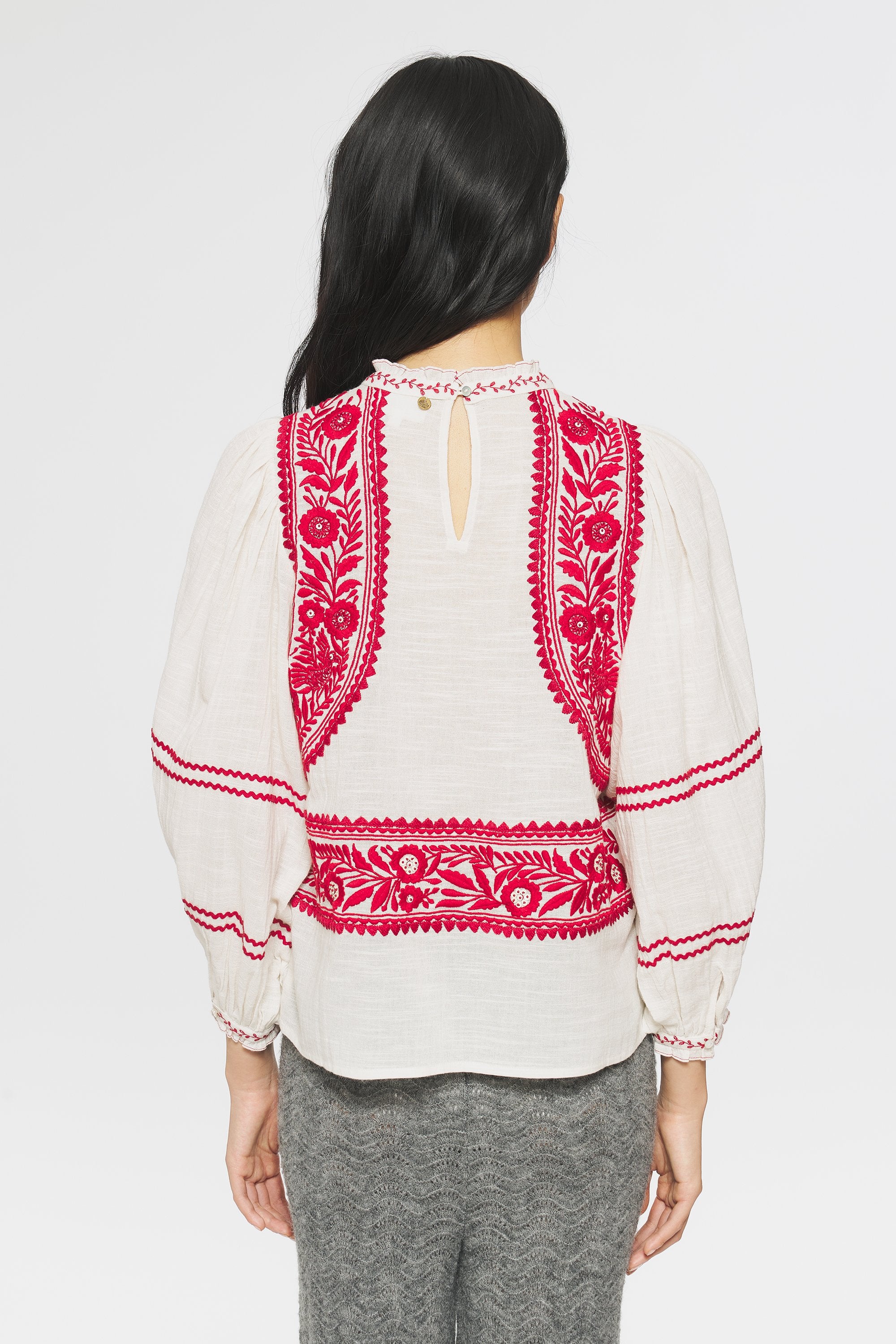 Blouse brodée Hugarian