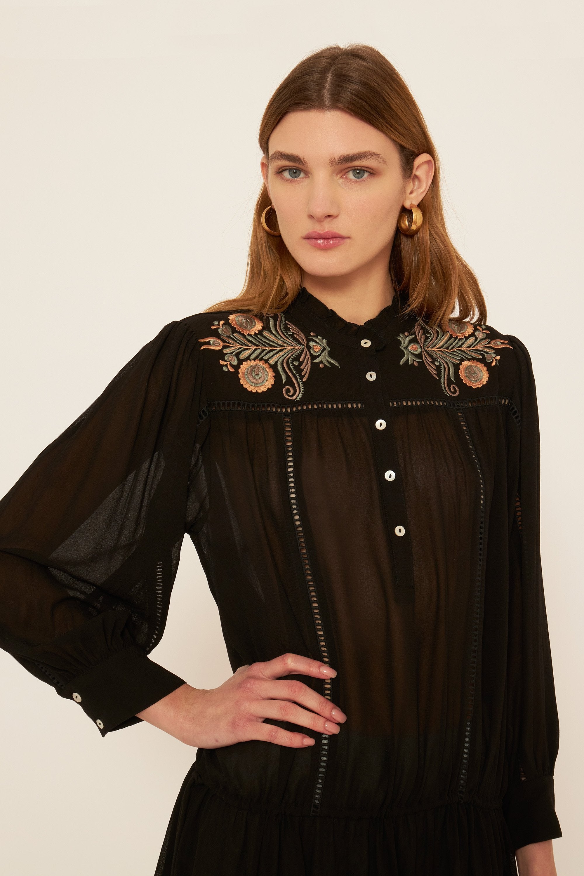 Robe courte brodée Igor