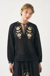 Bluse mit handgearbeiteter Stickerei aus Seidengarn Ila