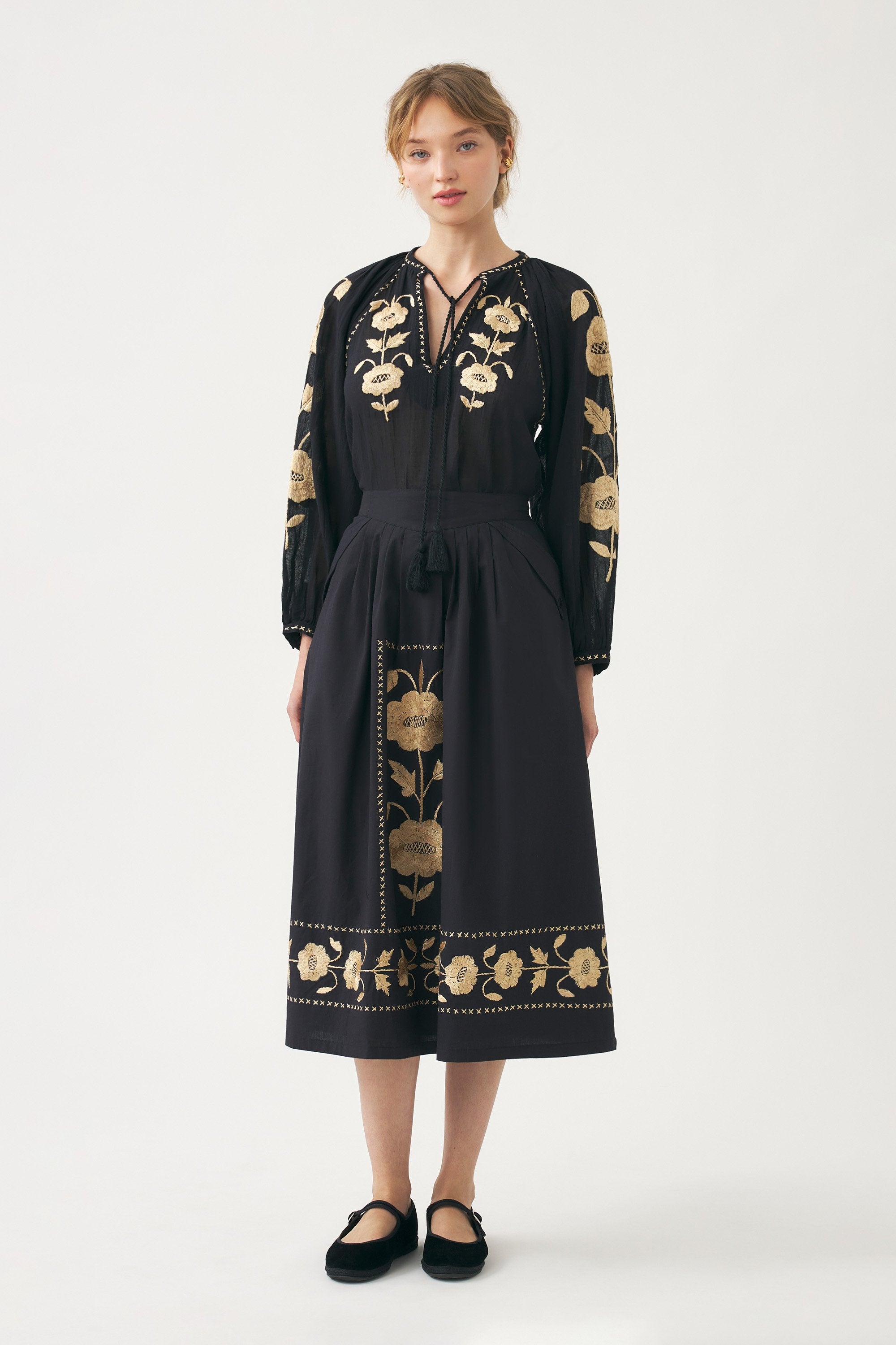 Blusa ricamata a mano in filo di seta Ila