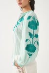 Bluse mit handgearbeiteter Stickerei aus Seidengarn Ila