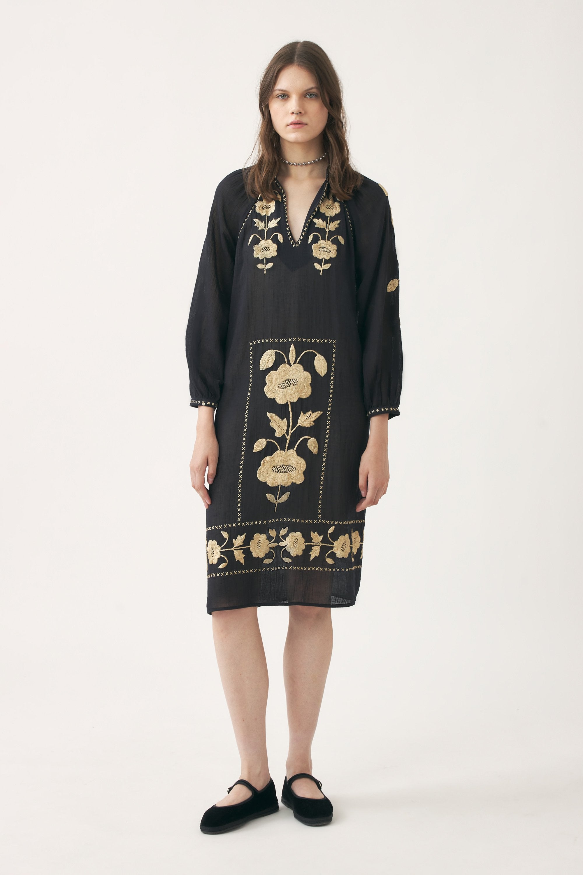 Dress with hand-embroidered silk details Ila