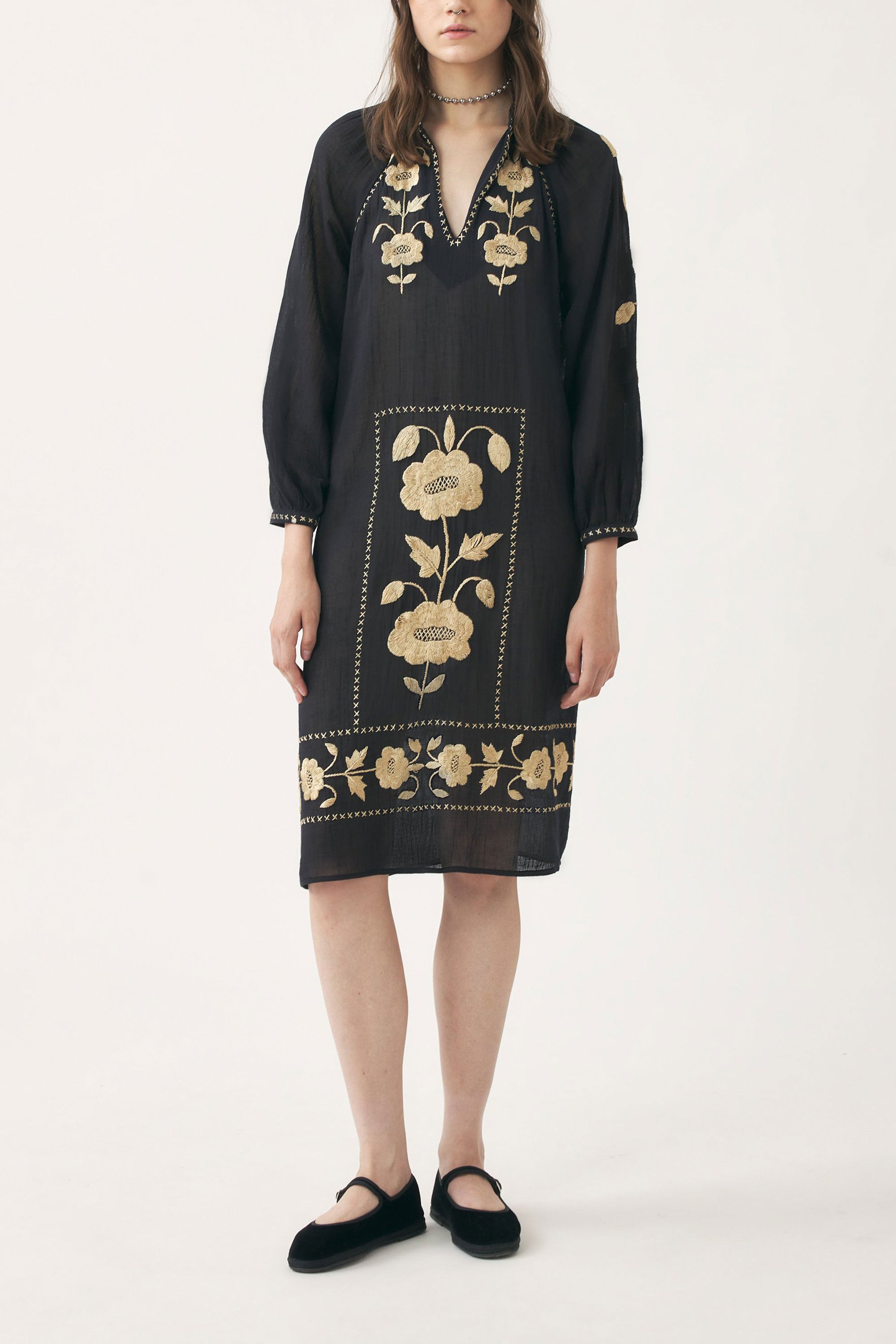 Handbesticktes Kleid Ila
