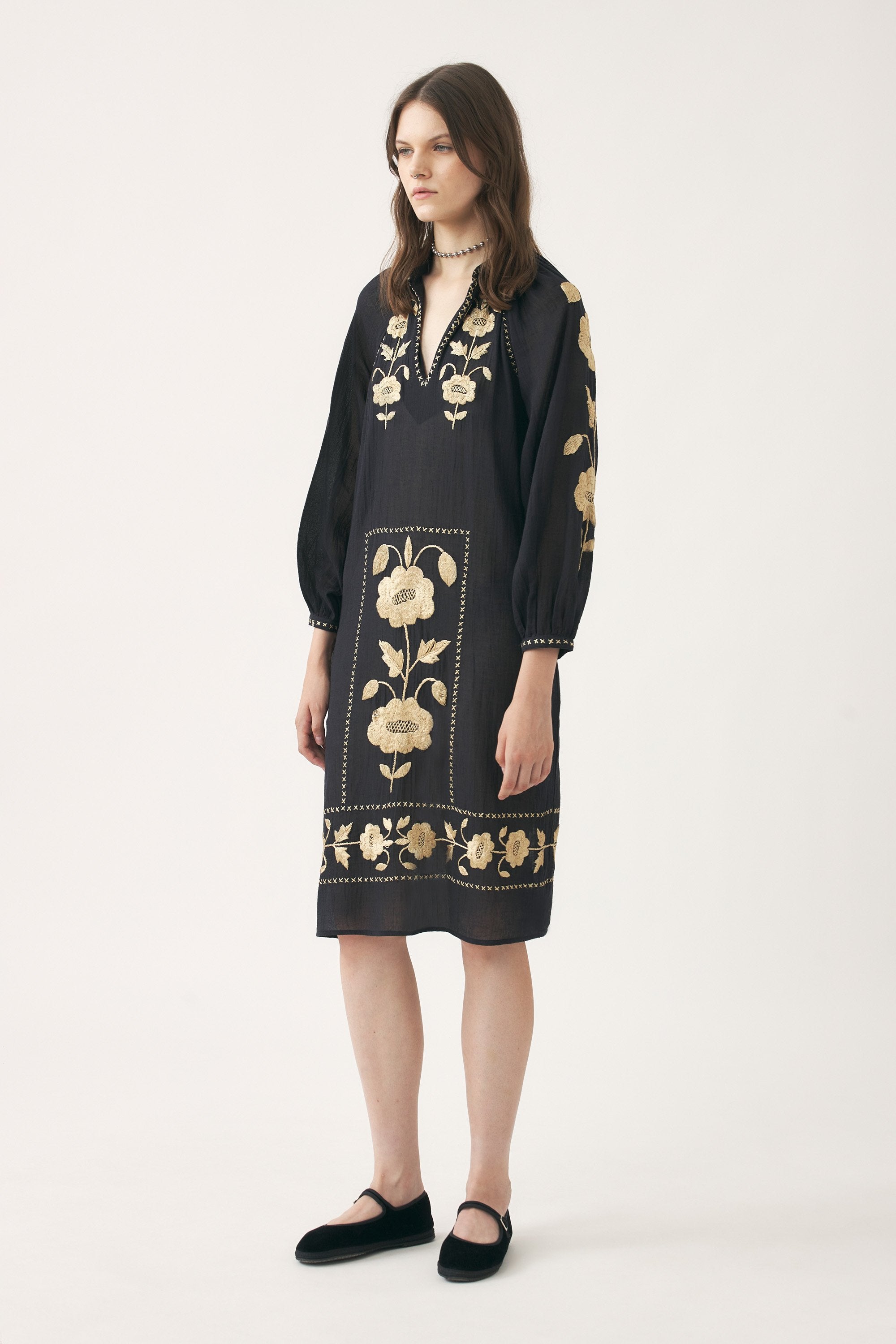 Dress with hand-embroidered silk details Ila