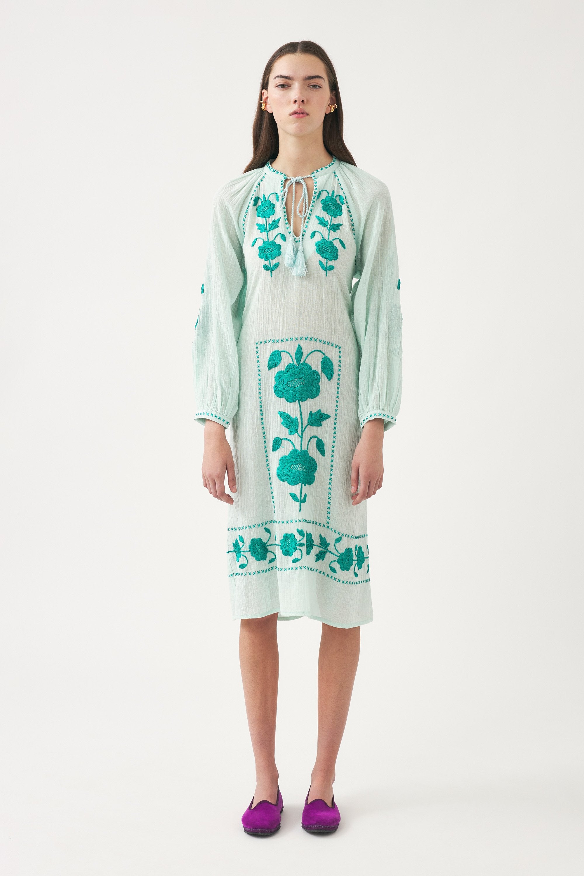 Dress with hand-embroidered silk details Ila